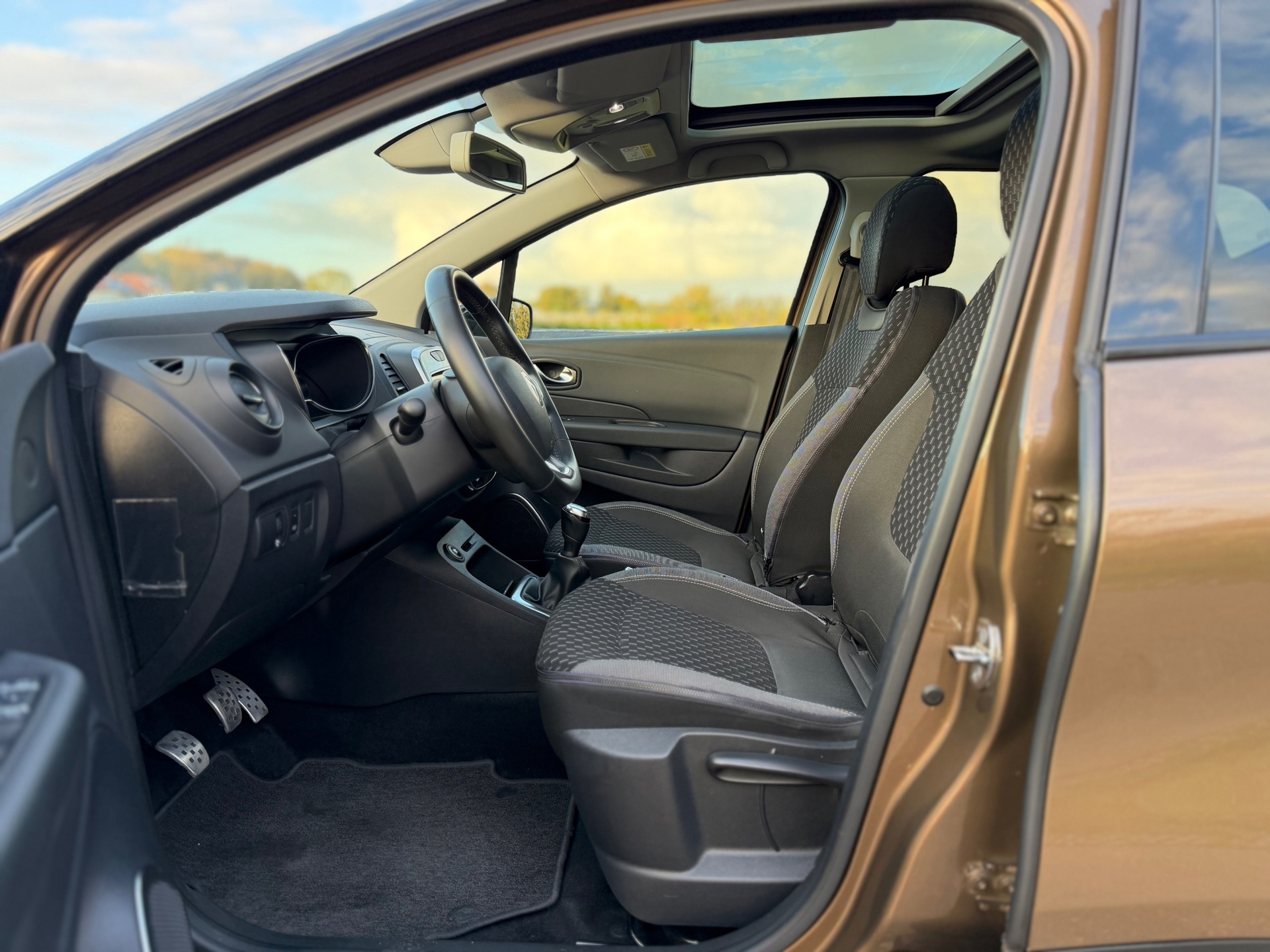 Renault Captur 0.9 TCe Intens (2017), foto 10