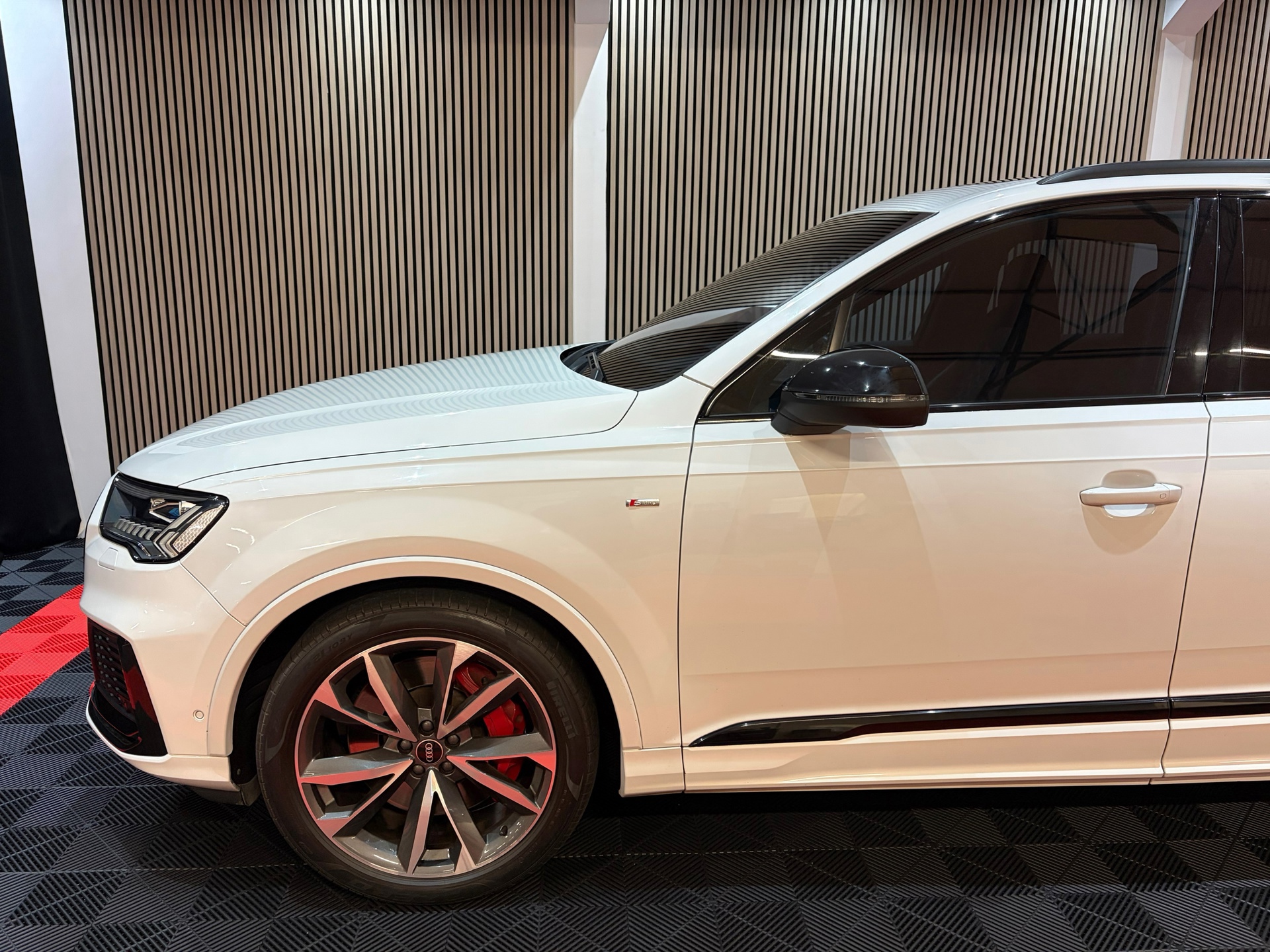 Audi Q7 60 TFSI e quattro Competition Panoroma dak RS (2021), foto 13