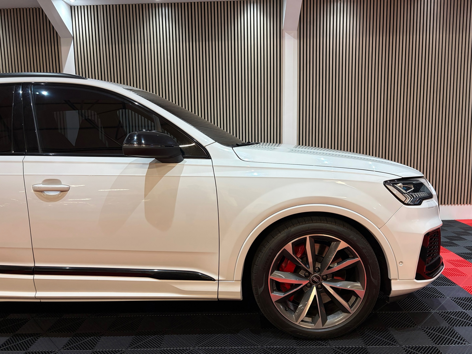 Audi Q7 60 TFSI e quattro Competition Panoroma dak RS (2021), foto 3