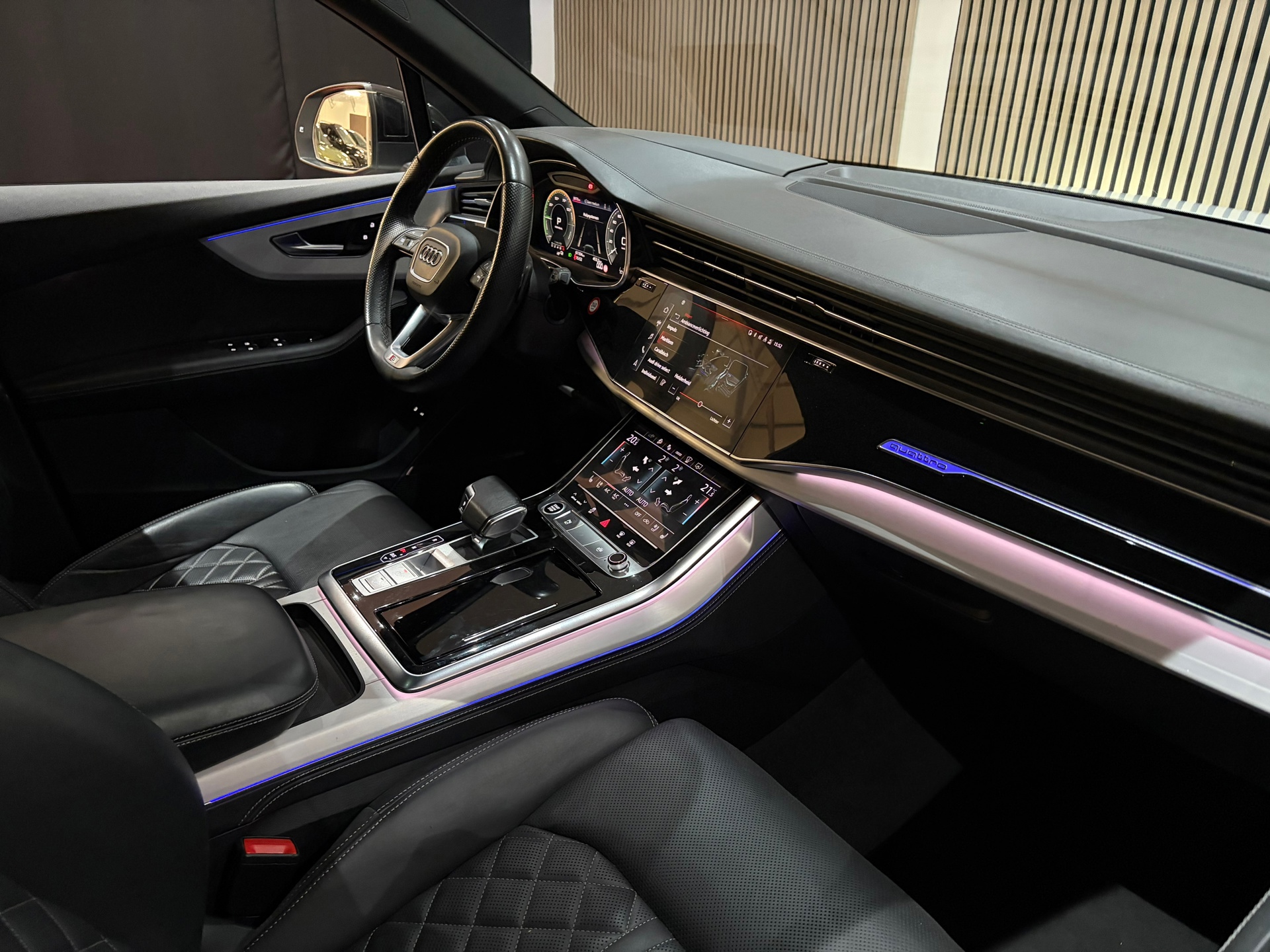Audi Q7 60 TFSI e quattro Competition Panoroma dak RS (2021), foto 28
