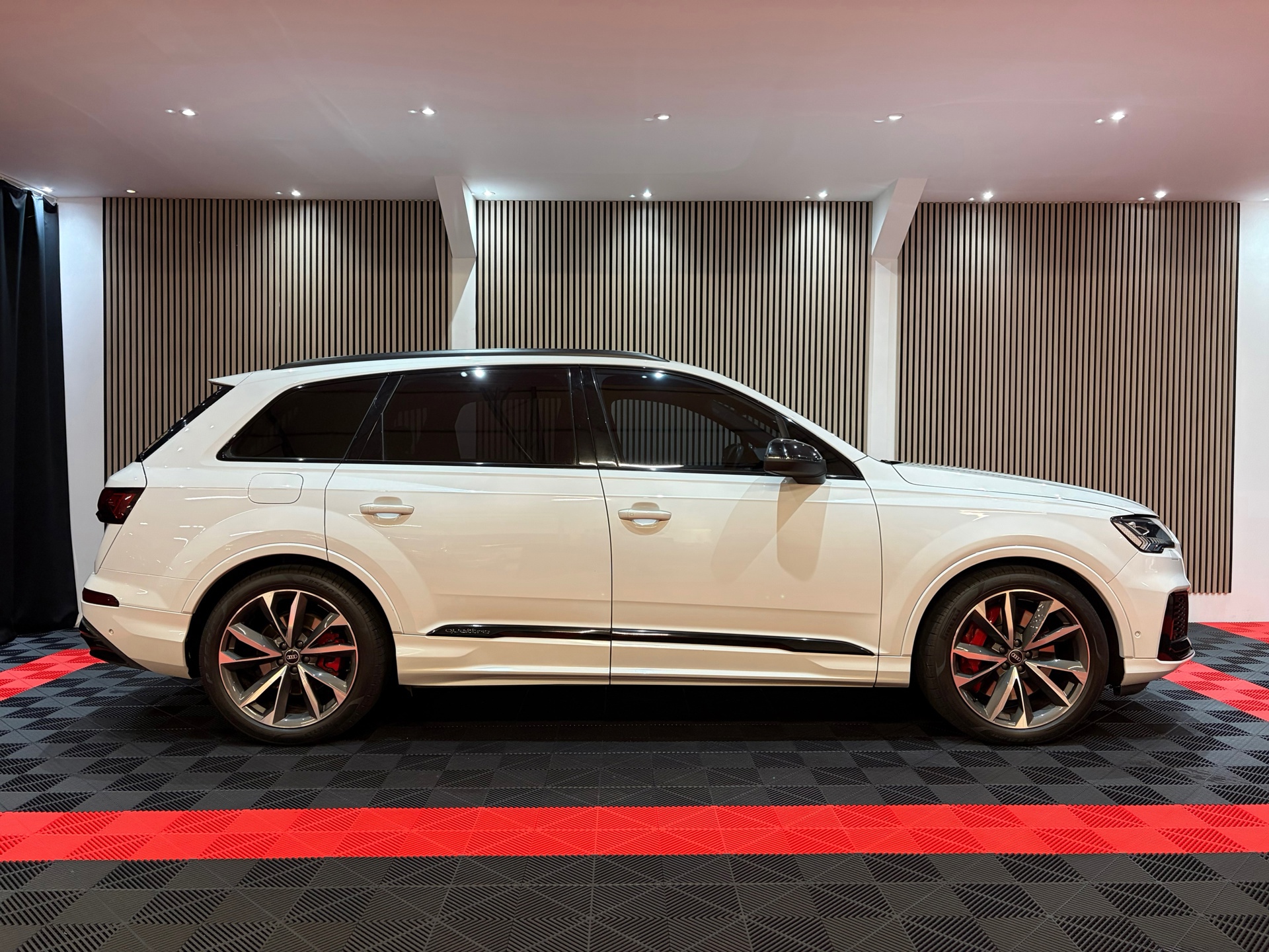Audi Q7 60 TFSI e quattro Competition Panoroma dak RS (2021), foto 7