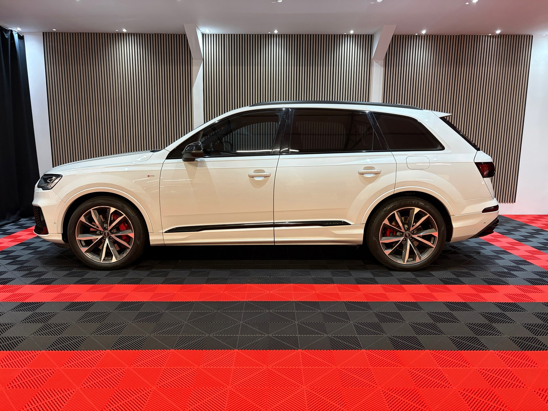 Audi Q7 60 TFSI e quattro Competition Panoroma dak RS (2021), foto 9