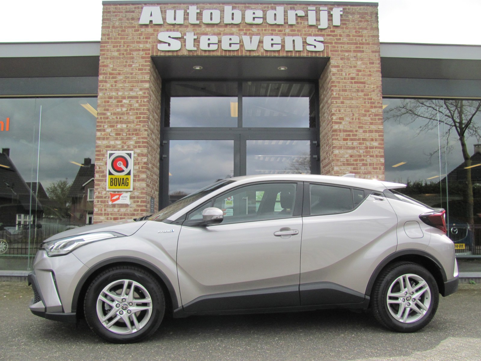 Toyota C-HR 1.8 Hybrid Bi-Tone Plus Apple Car PLay (2020), foto 2