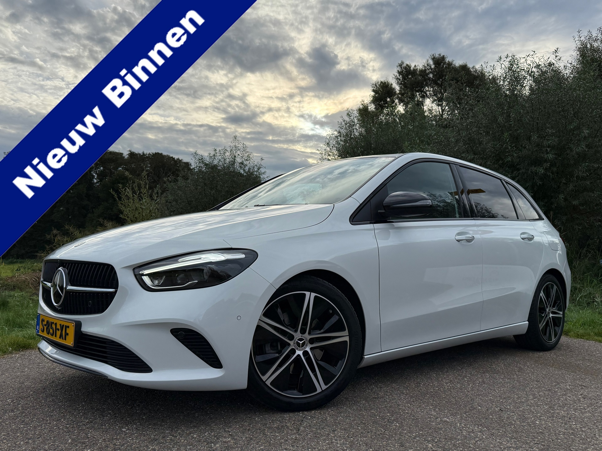 Mercedes-Benz B-klasse 180 Luxury Line (2023), foto 1