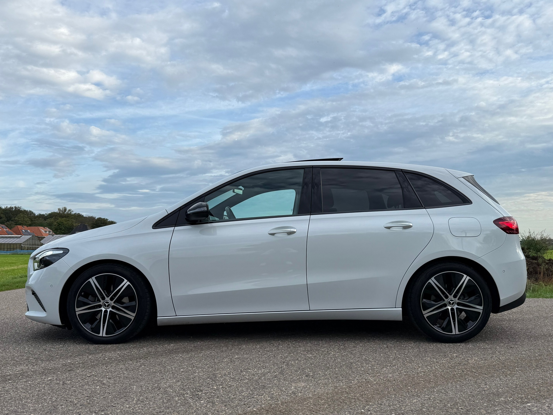 Mercedes-Benz B-klasse 180 Luxury Line (2023), foto 2