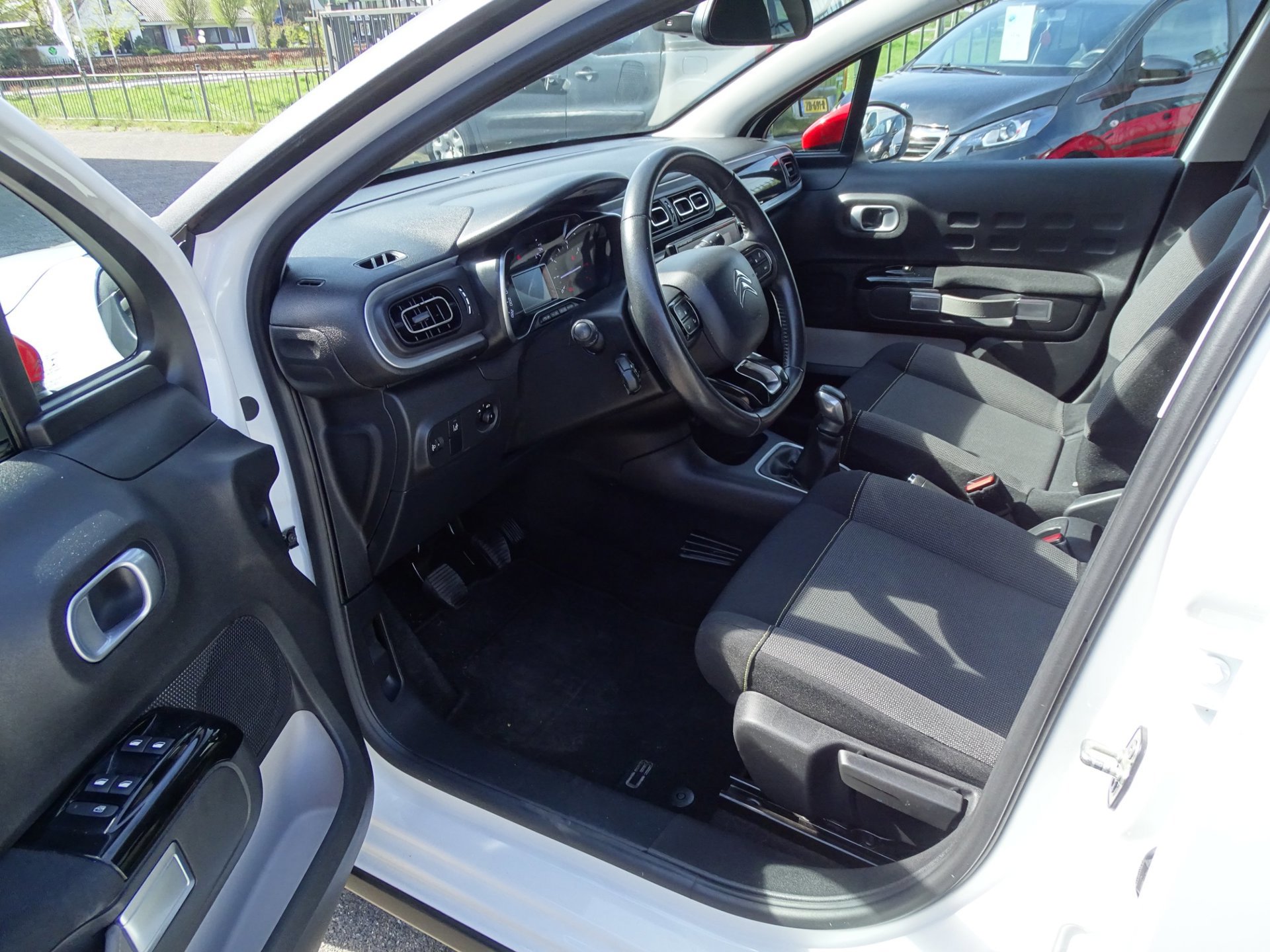 Citroen C3 1.2 PureTech Shine (2017), foto 7