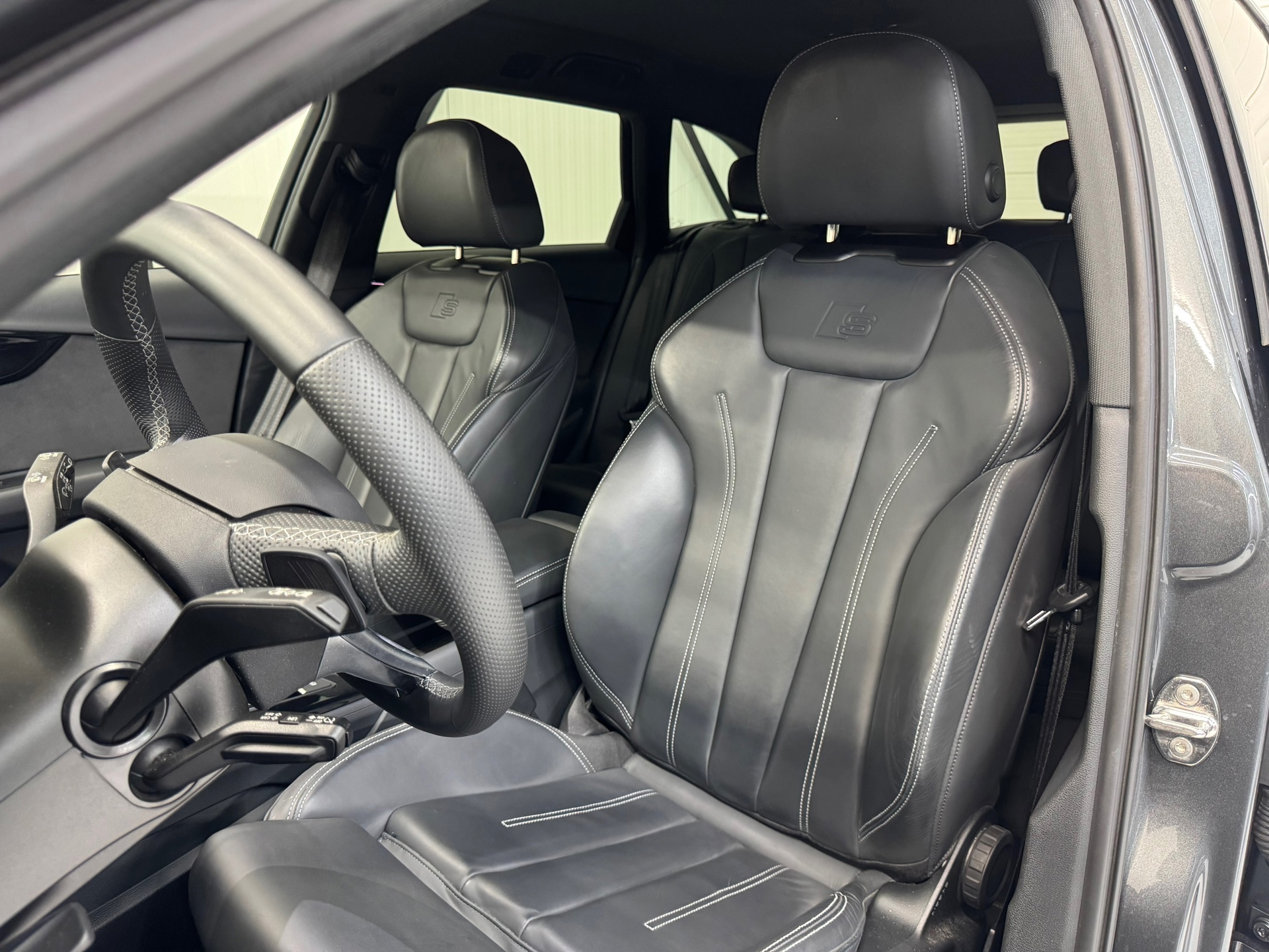 Audi A4 Avant 40 TFSI S edition Competition (2022), foto 30