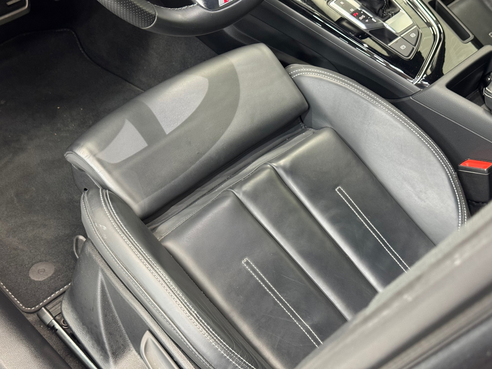 Audi A4 Avant 40 TFSI S edition Competition (2022), foto 32