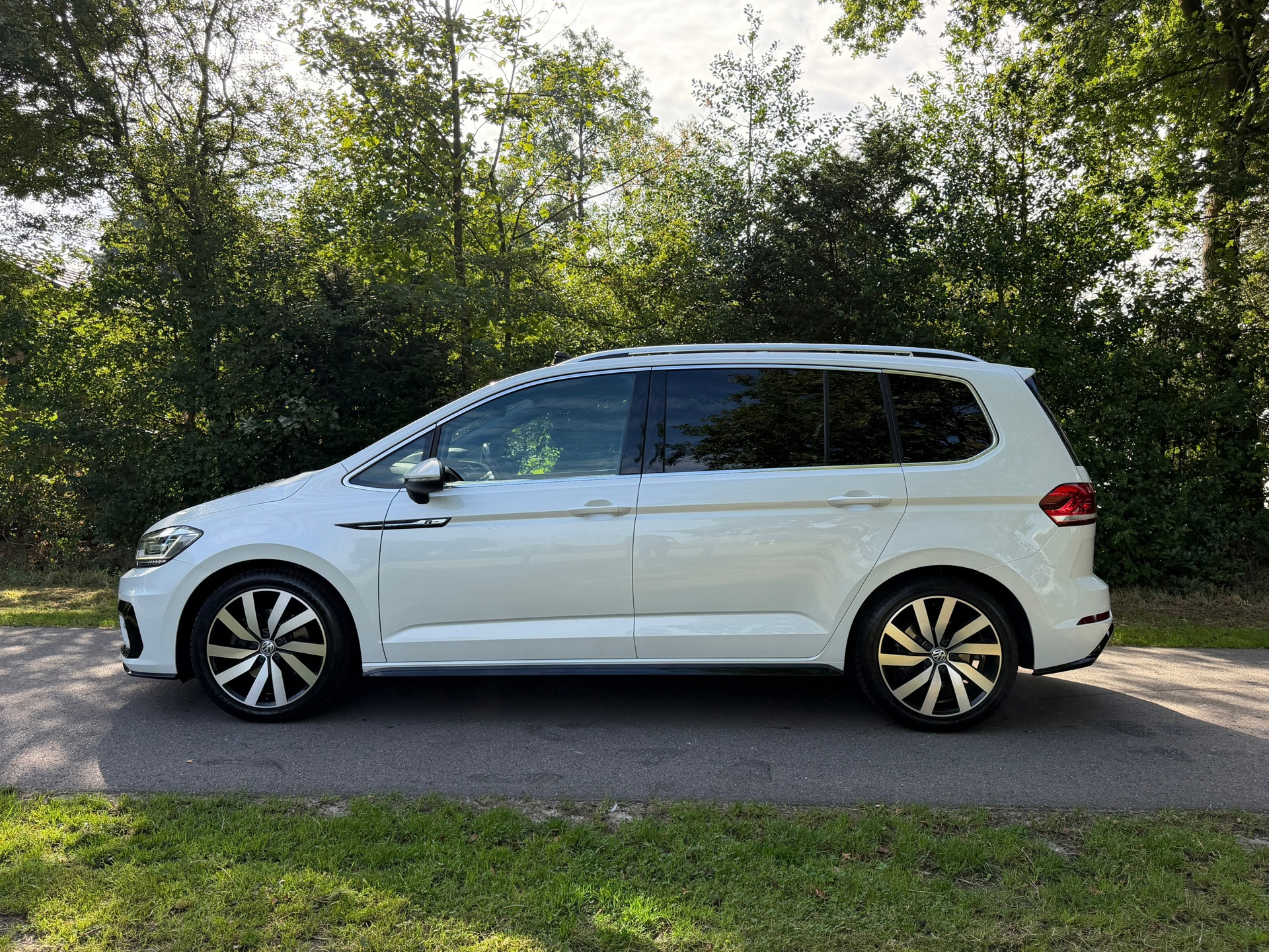 Volkswagen Touran 1.8 TSI R-Line (2016), foto 2