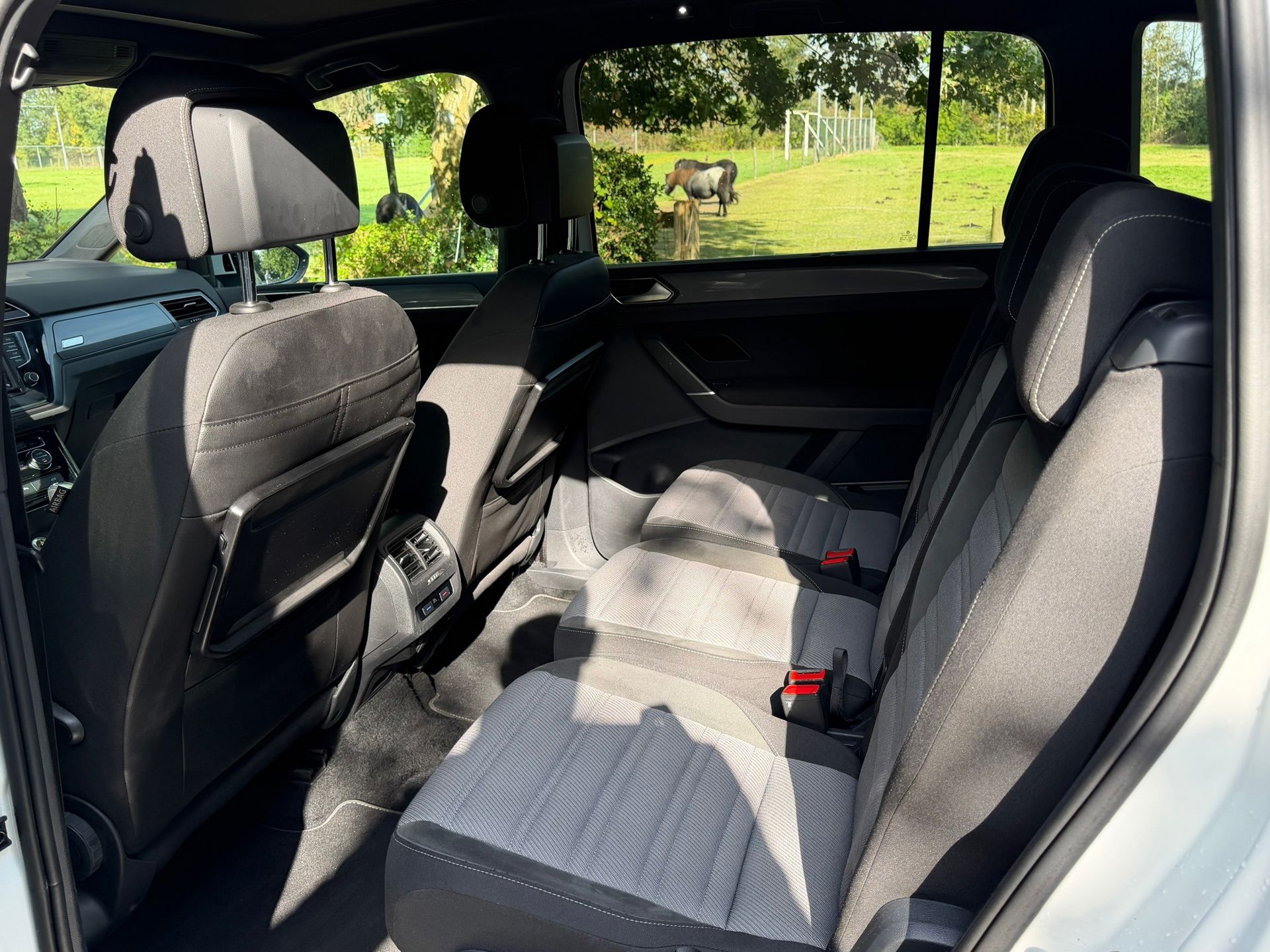 Volkswagen Touran 1.8 TSI R-Line (2016), foto 18