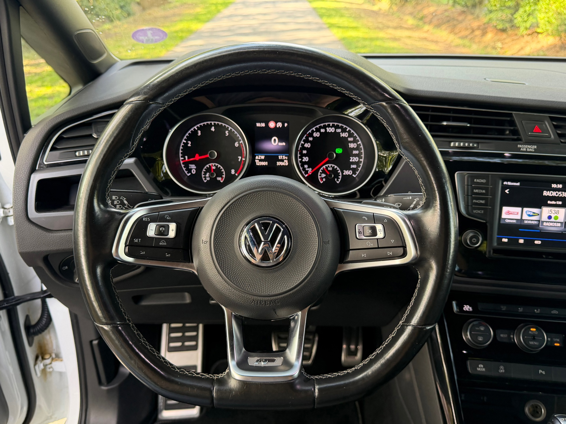 Volkswagen Touran 1.8 TSI R-Line (2016), foto 22