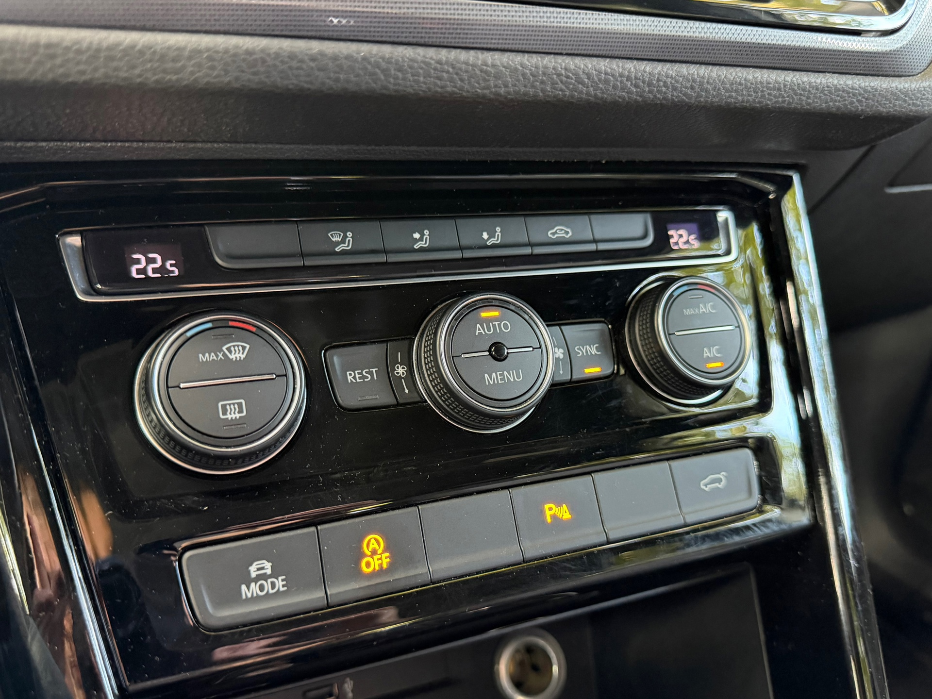 Volkswagen Touran 1.8 TSI R-Line (2016), foto 29