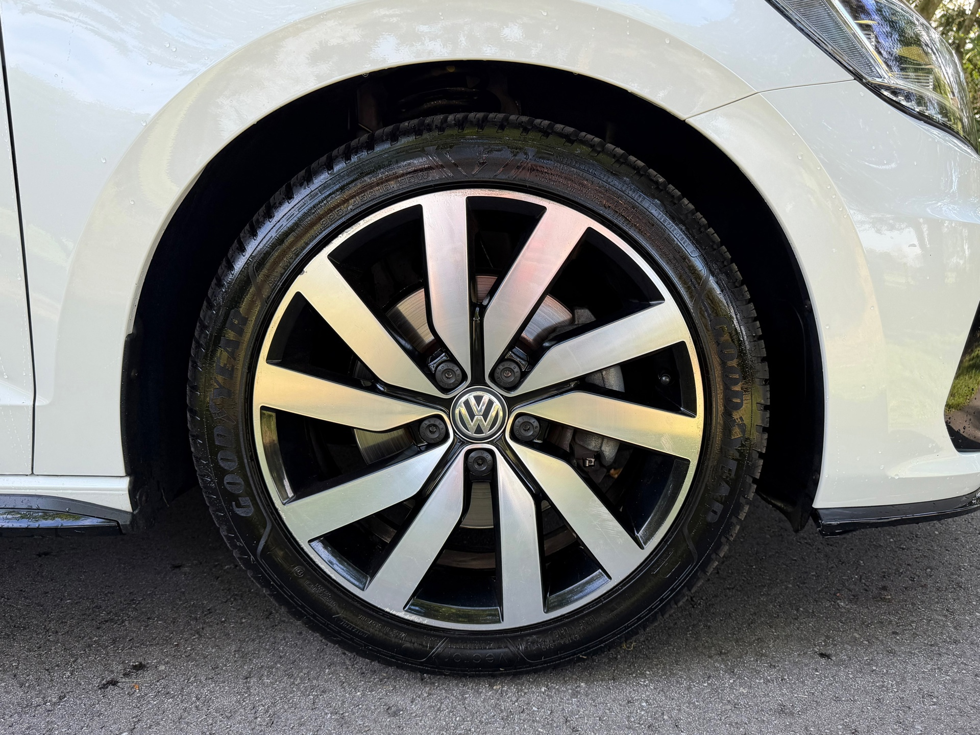 Volkswagen Touran 1.8 TSI R-Line (2016), foto 8