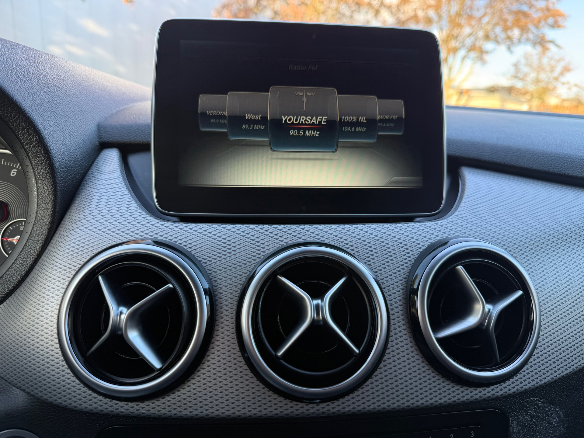 Mercedes-Benz B-klasse 180 Ambition (2016), foto 13