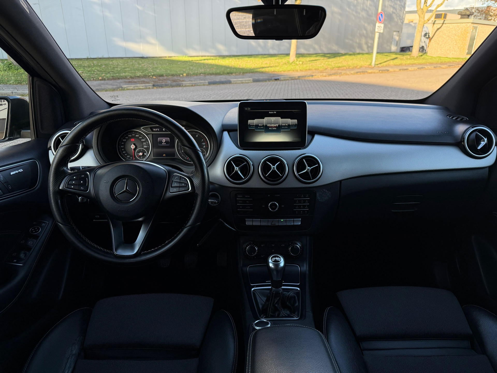 Mercedes-Benz B-klasse 180 Ambition (2016), foto 16