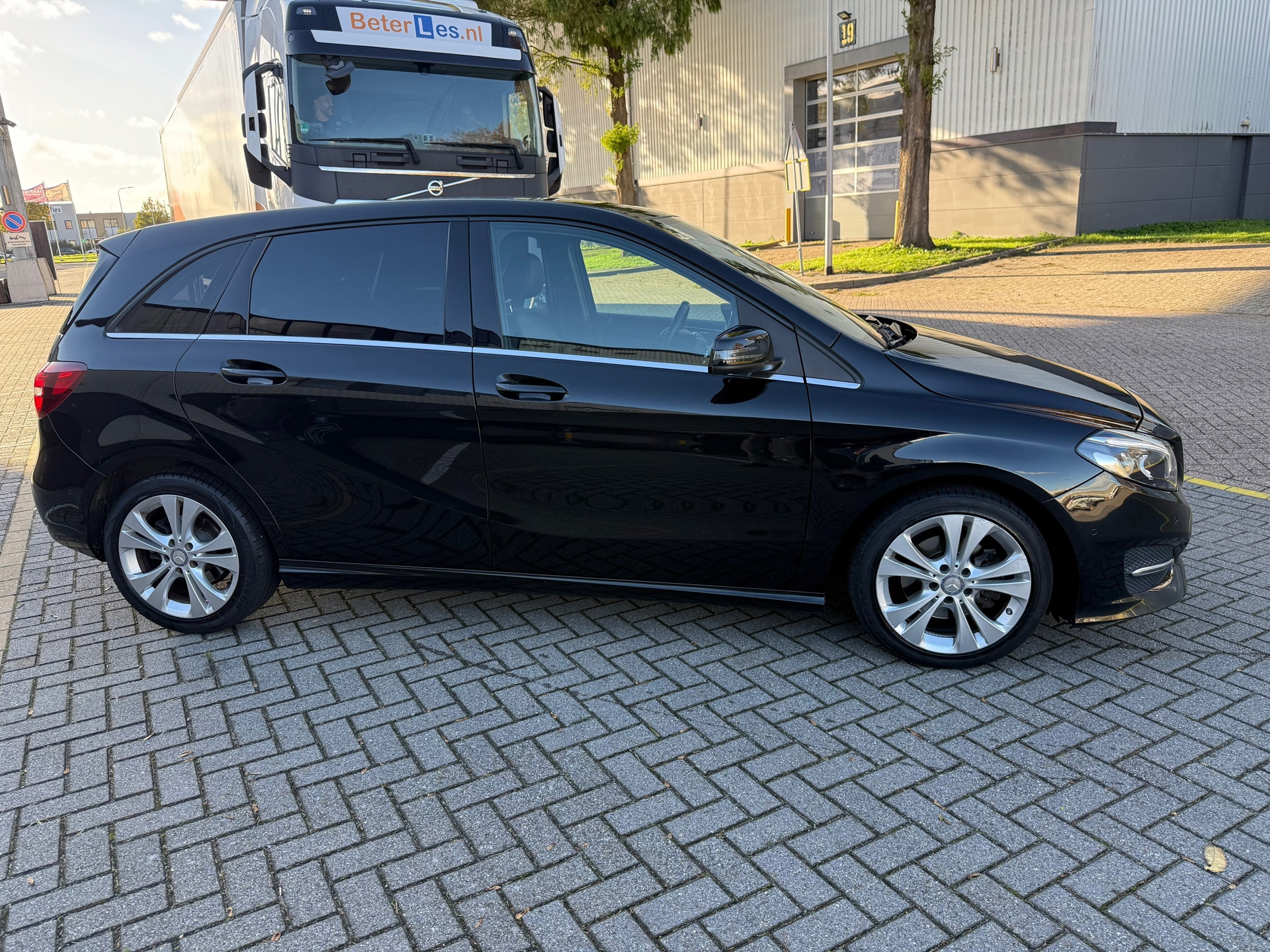 Mercedes-Benz B-klasse 180 Ambition (2016), foto 4