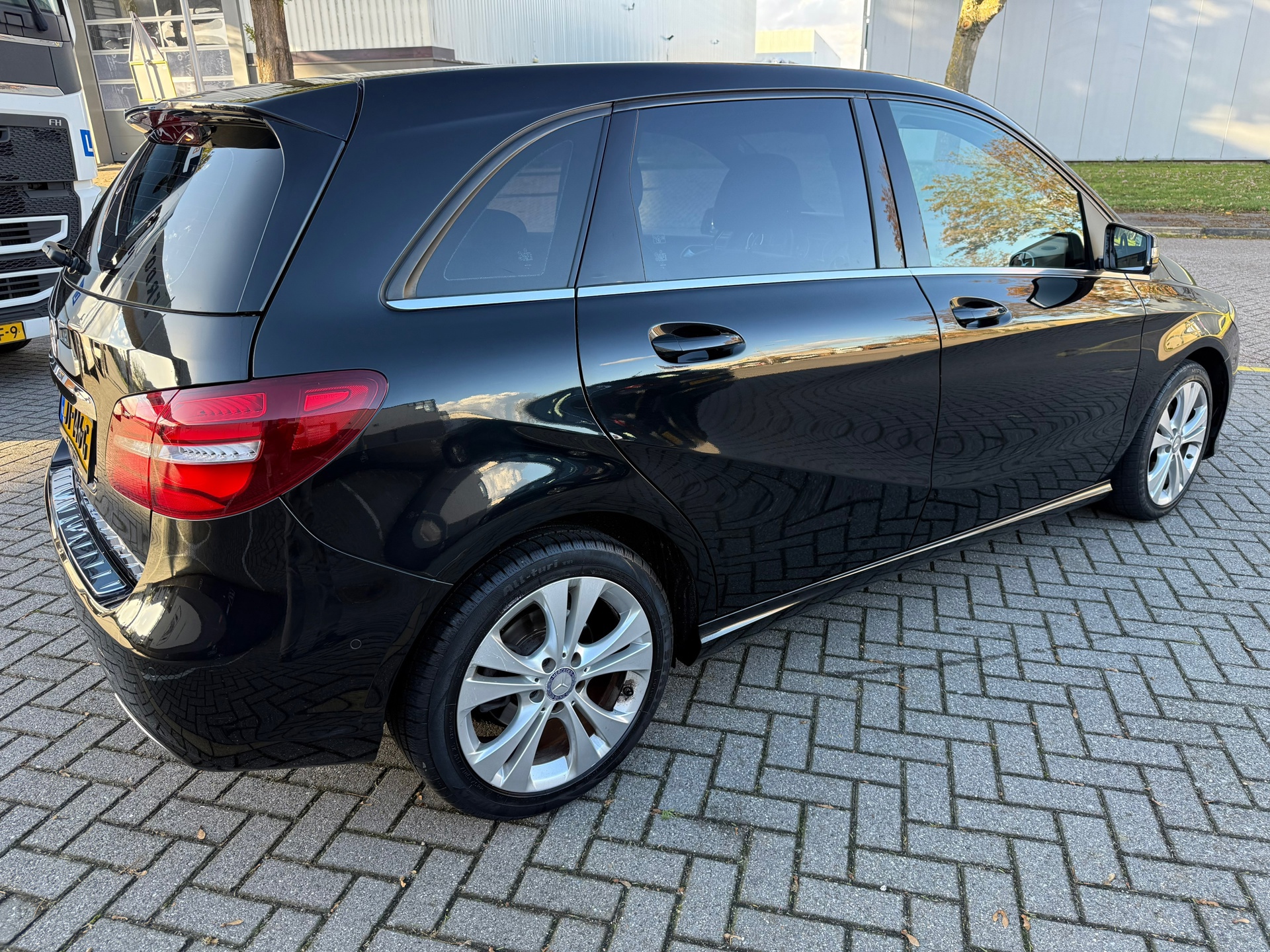 Mercedes-Benz B-klasse 180 Ambition (2016), foto 5