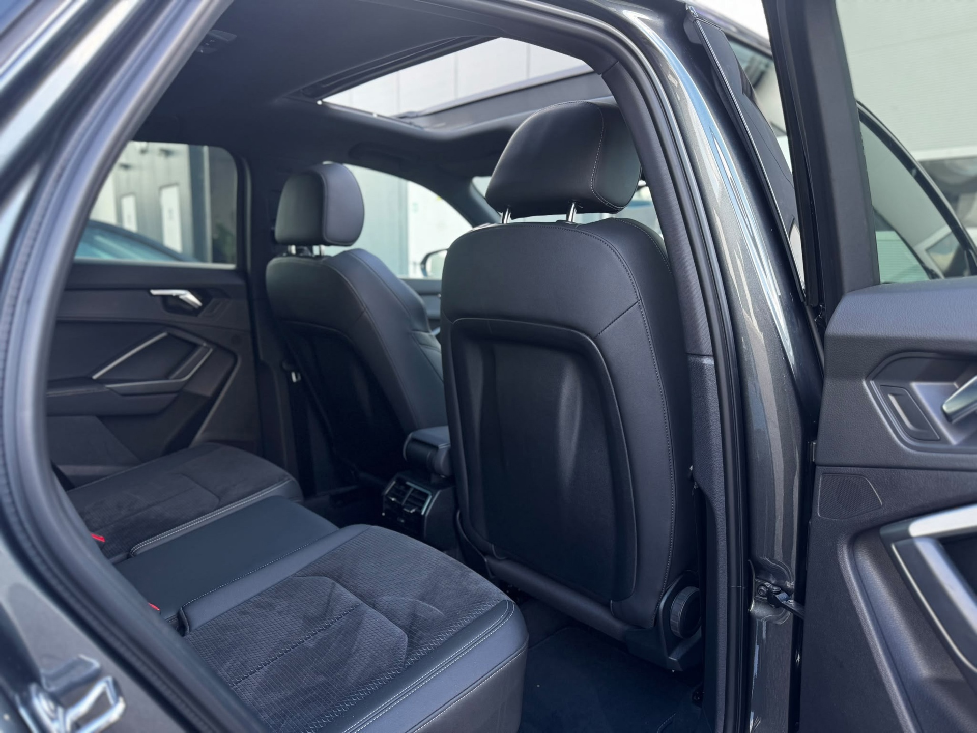 Audi Q3 Sportback 45 TFSI e S-Line (2022), foto 23