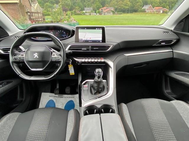 Peugeot 5008 1.2 PureTech Blue Lease Executive 7PS (2017), foto 2