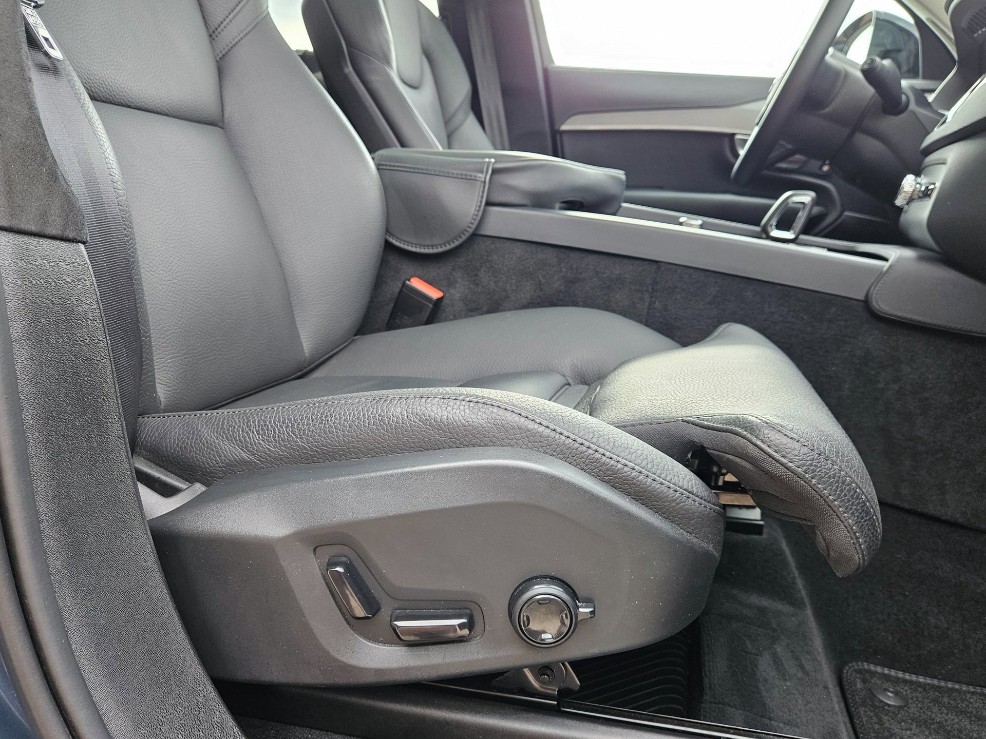 Volvo XC90 2.0 T8 Recharge AWD Plus Dark 7p (2023), foto 19