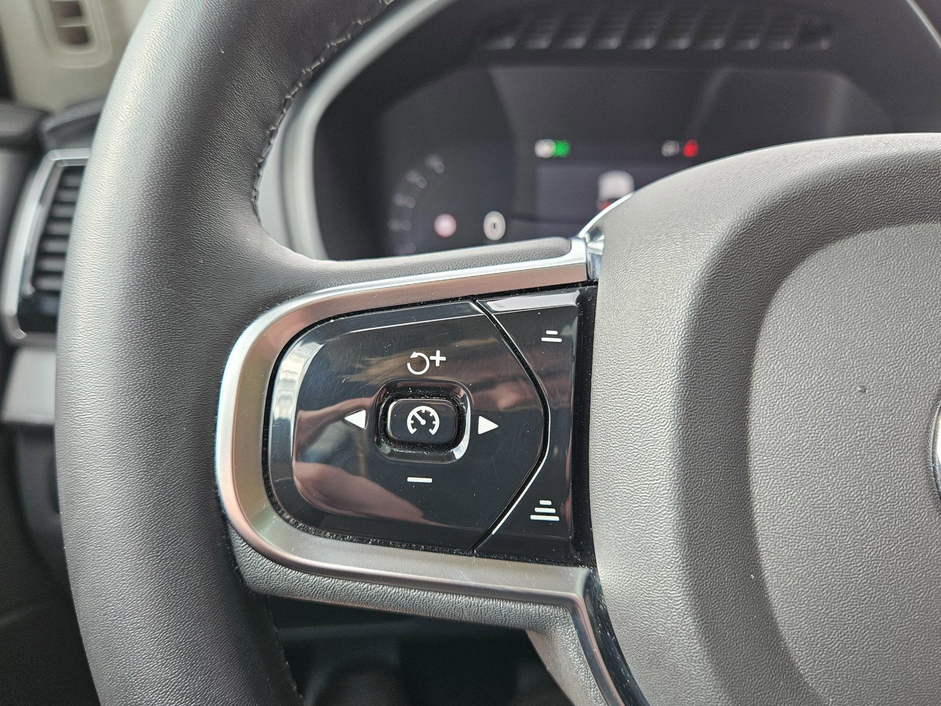 Volvo XC90 2.0 T8 Recharge AWD Plus Dark 7p (2023), foto 9