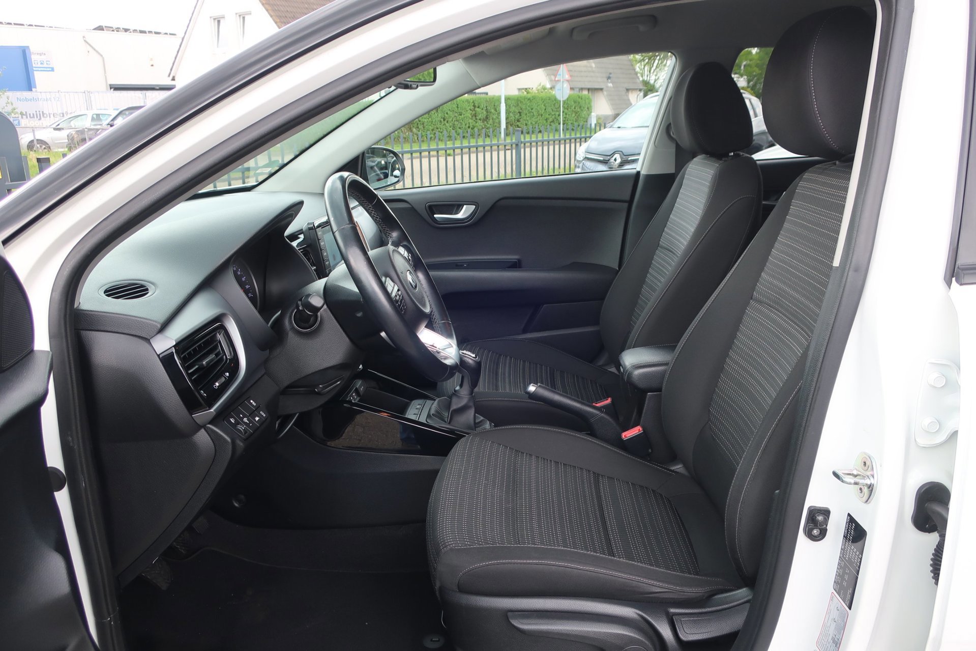 Kia Stonic 1.0 T-GDi DynamicLine 1e (2018), foto 16