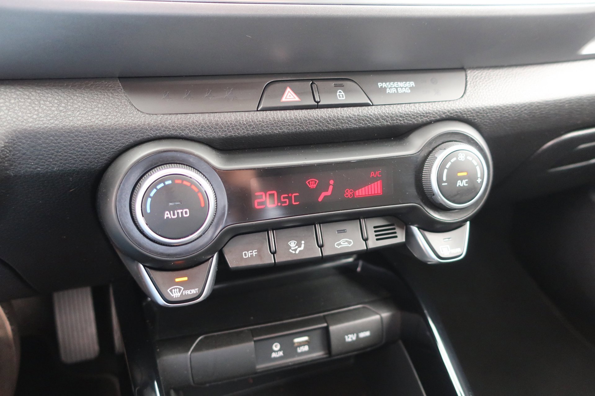 Kia Stonic 1.0 T-GDi DynamicLine 1e (2018), foto 24