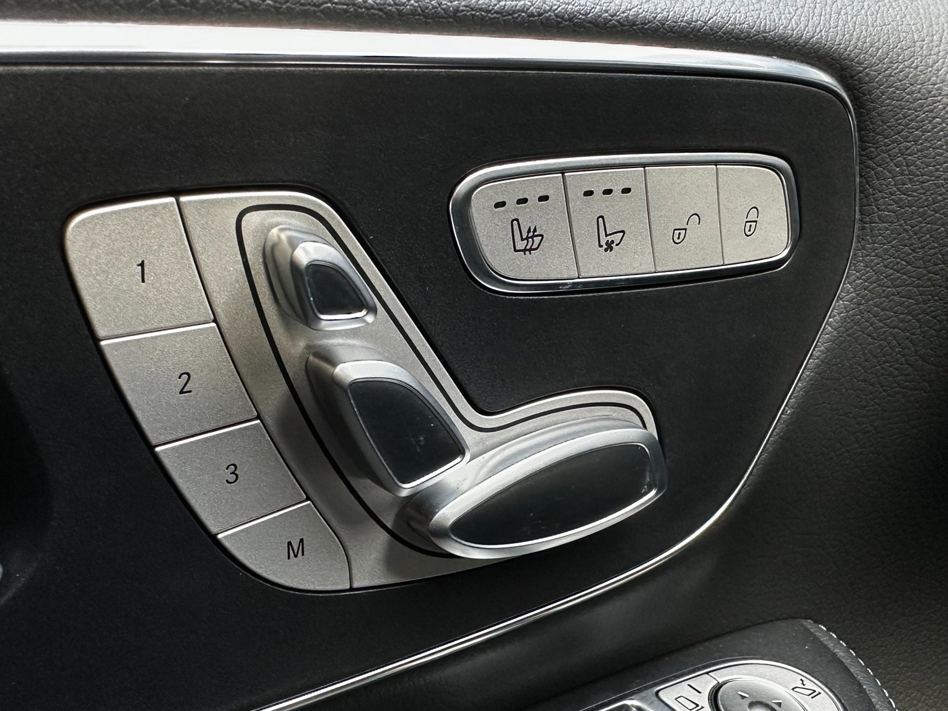 Mercedes-Benz V-klasse 250d L3 Avantgarde AMG line (2024), foto 28