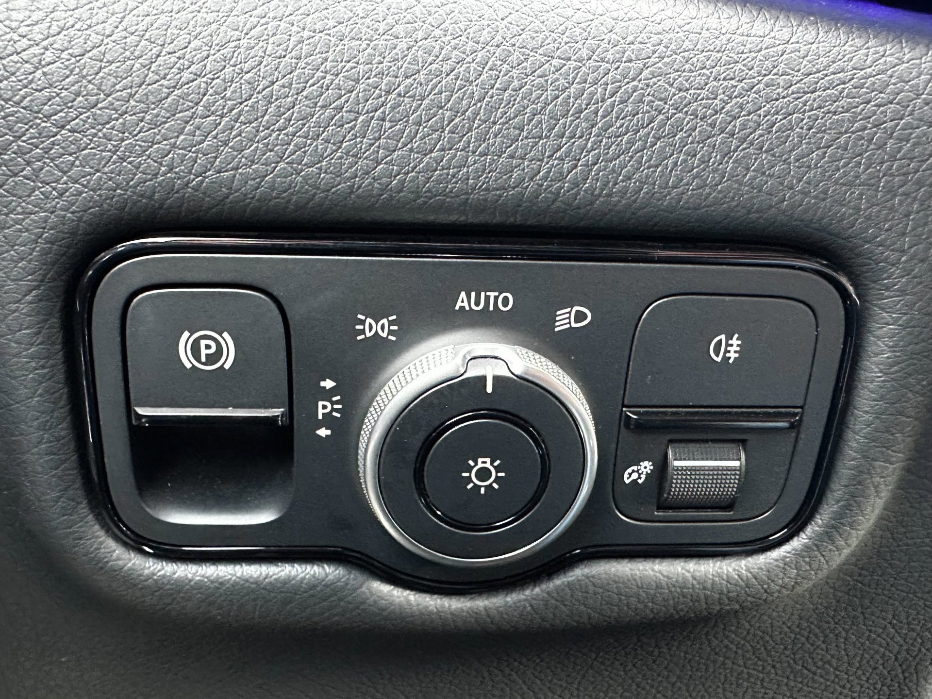 Mercedes-Benz V-klasse 250d L3 Avantgarde AMG line (2024), foto 32