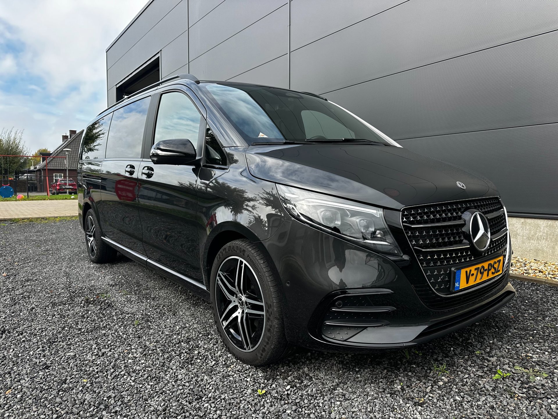 Mercedes-Benz V-klasse 250d L3 Avantgarde AMG line (2024), foto 9