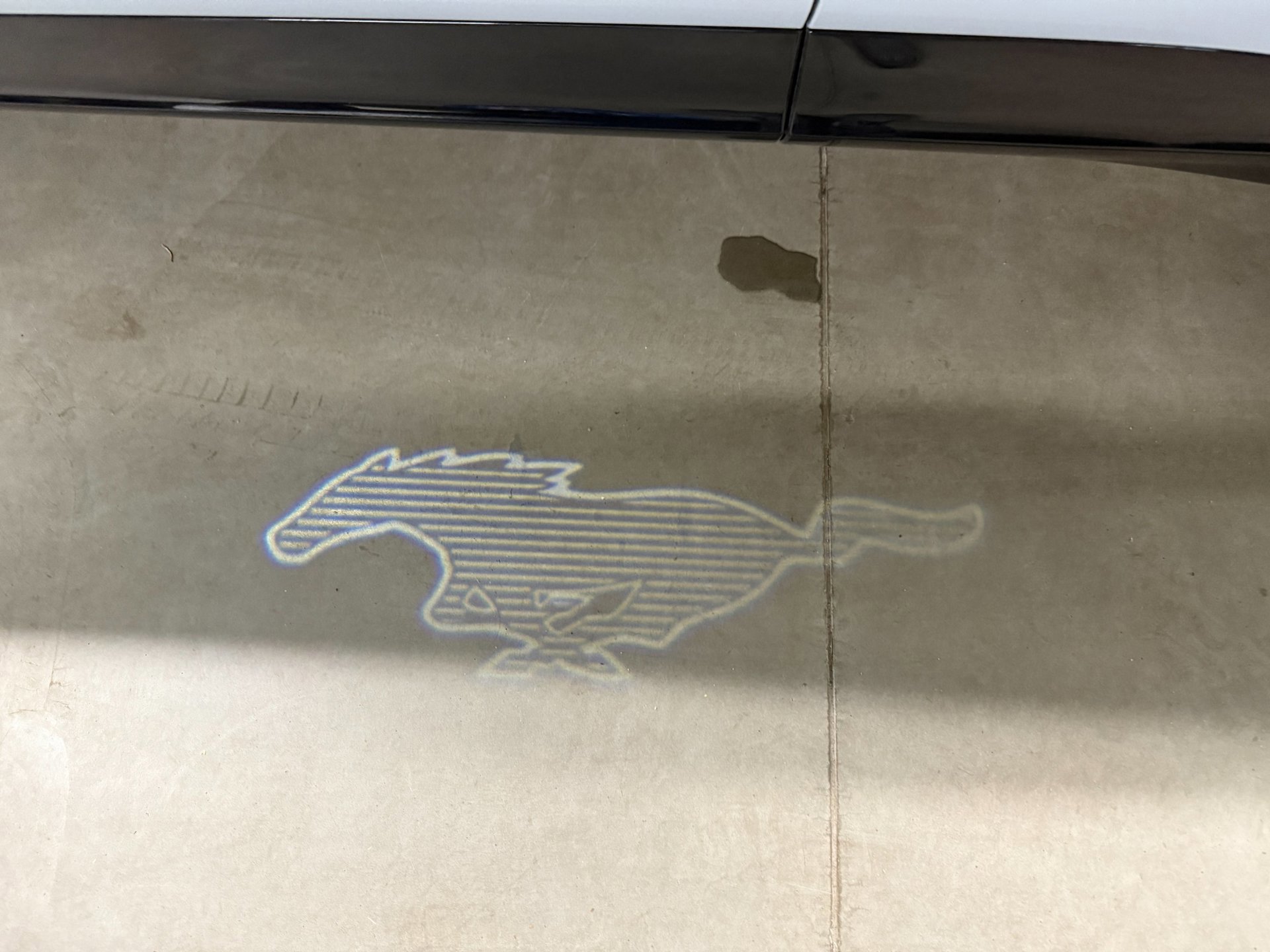 Ford Mustang Mach-E GT Extended AWD 98 kWh (2024), foto 34