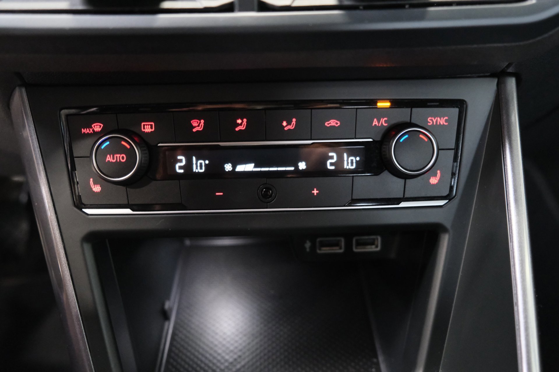 Volkswagen Polo 1.0 TSI Highline R-Line (2020), foto 22