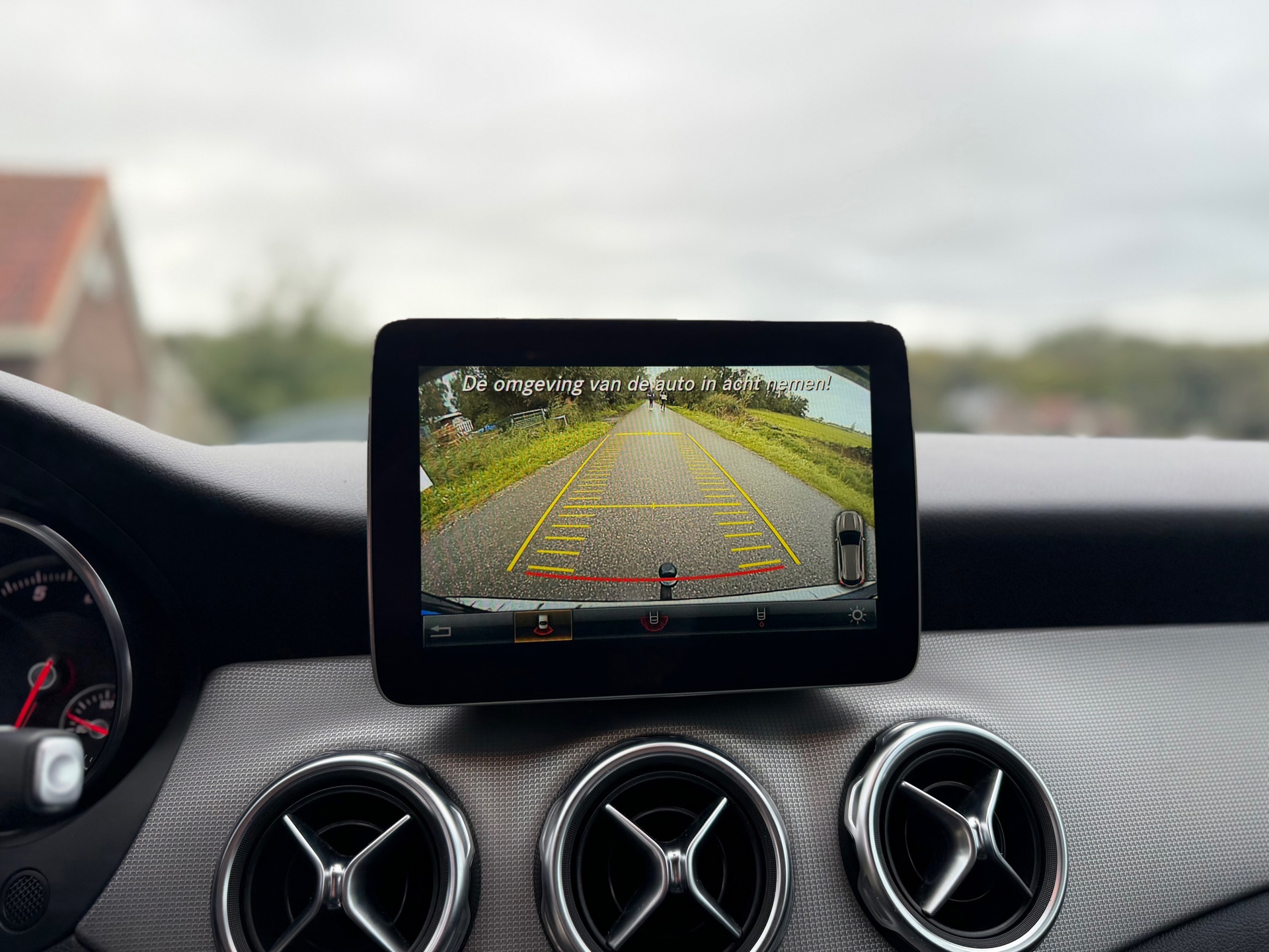 Mercedes-Benz GLA-klasse 180 Premium (2017), foto 12