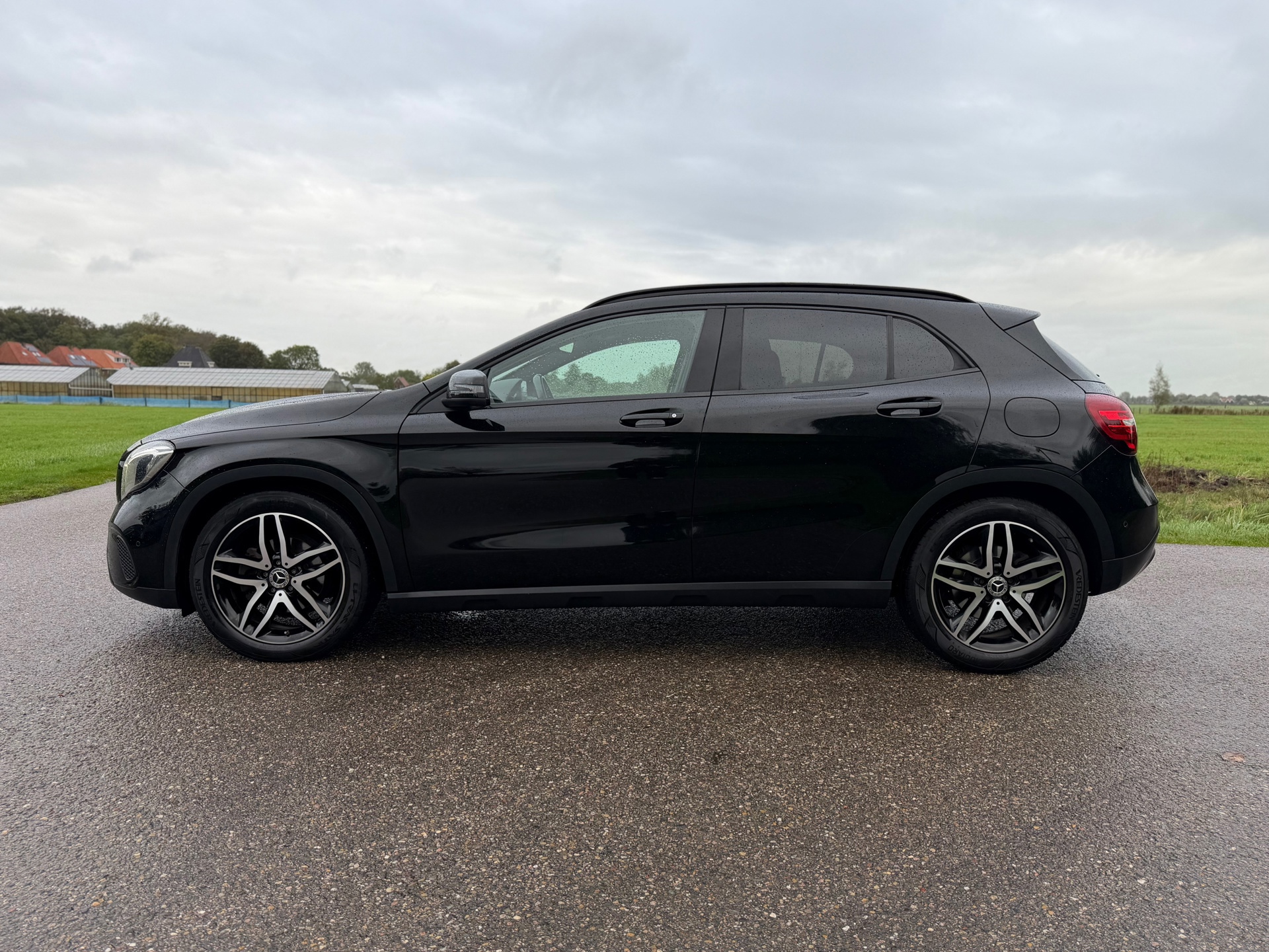 Mercedes-Benz GLA-klasse 180 Premium (2017), foto 15