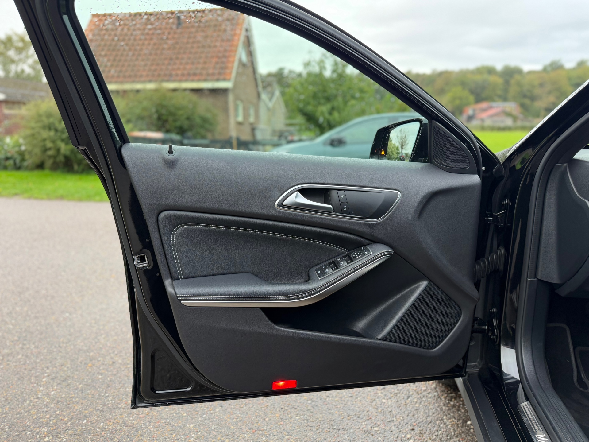 Mercedes-Benz GLA-klasse 180 Premium (2017), foto 16
