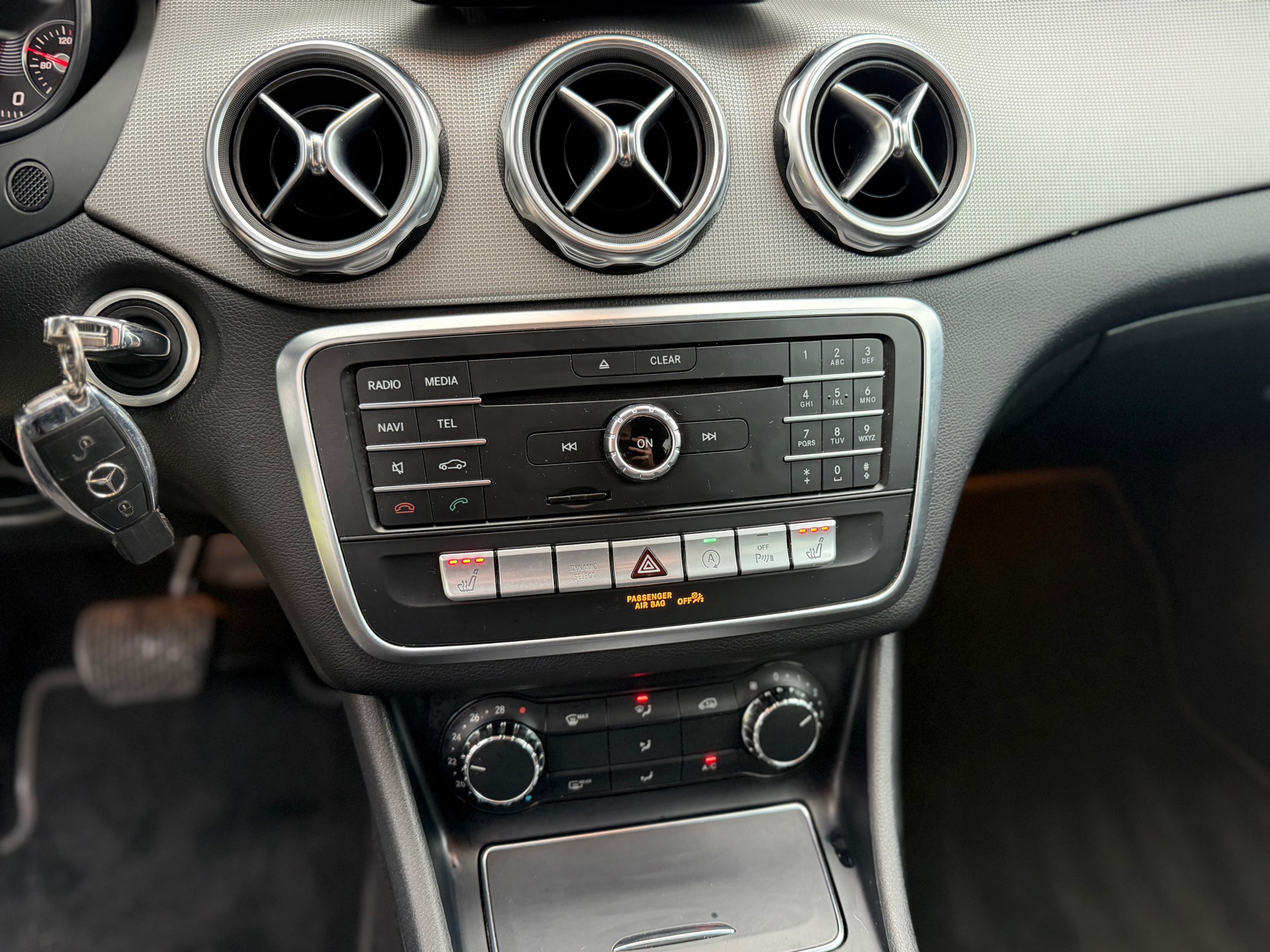 Mercedes-Benz GLA-klasse 180 Premium (2017), foto 22