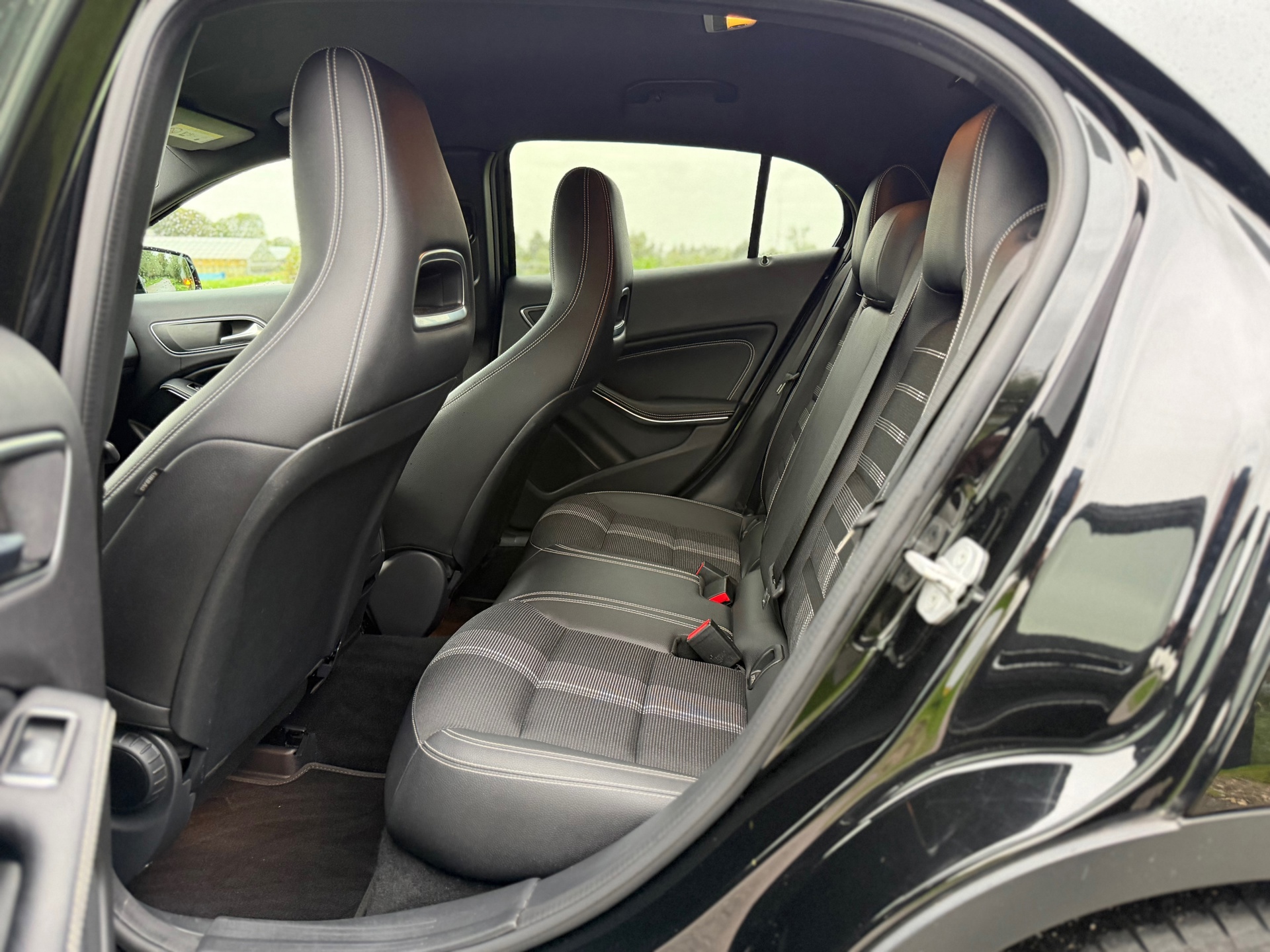 Mercedes-Benz GLA-klasse 180 Premium (2017), foto 23