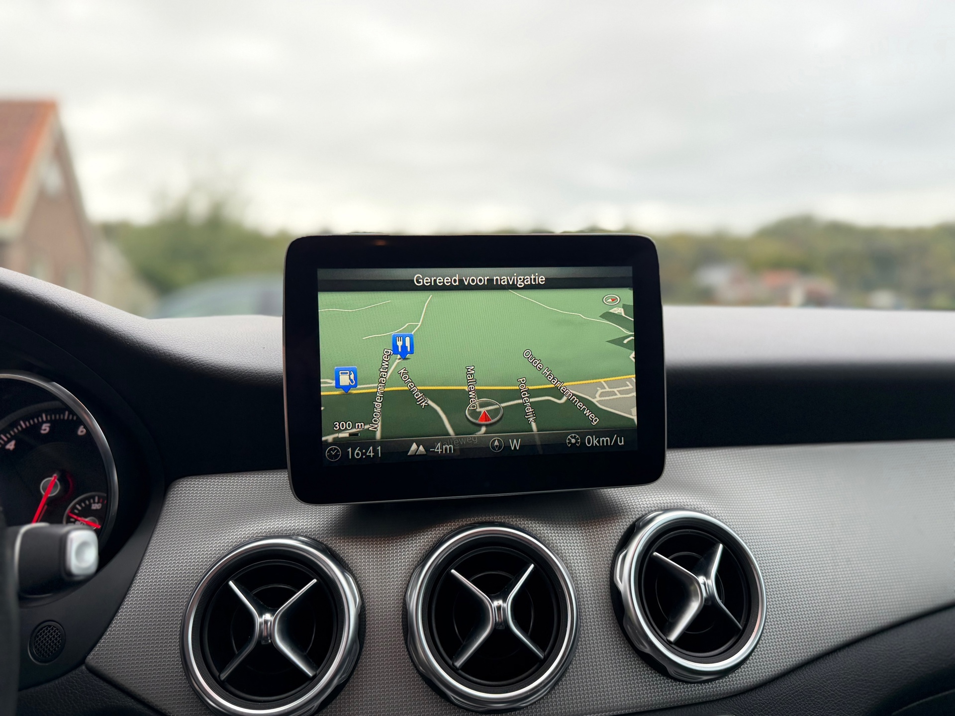 Mercedes-Benz GLA-klasse 180 Premium (2017), foto 4