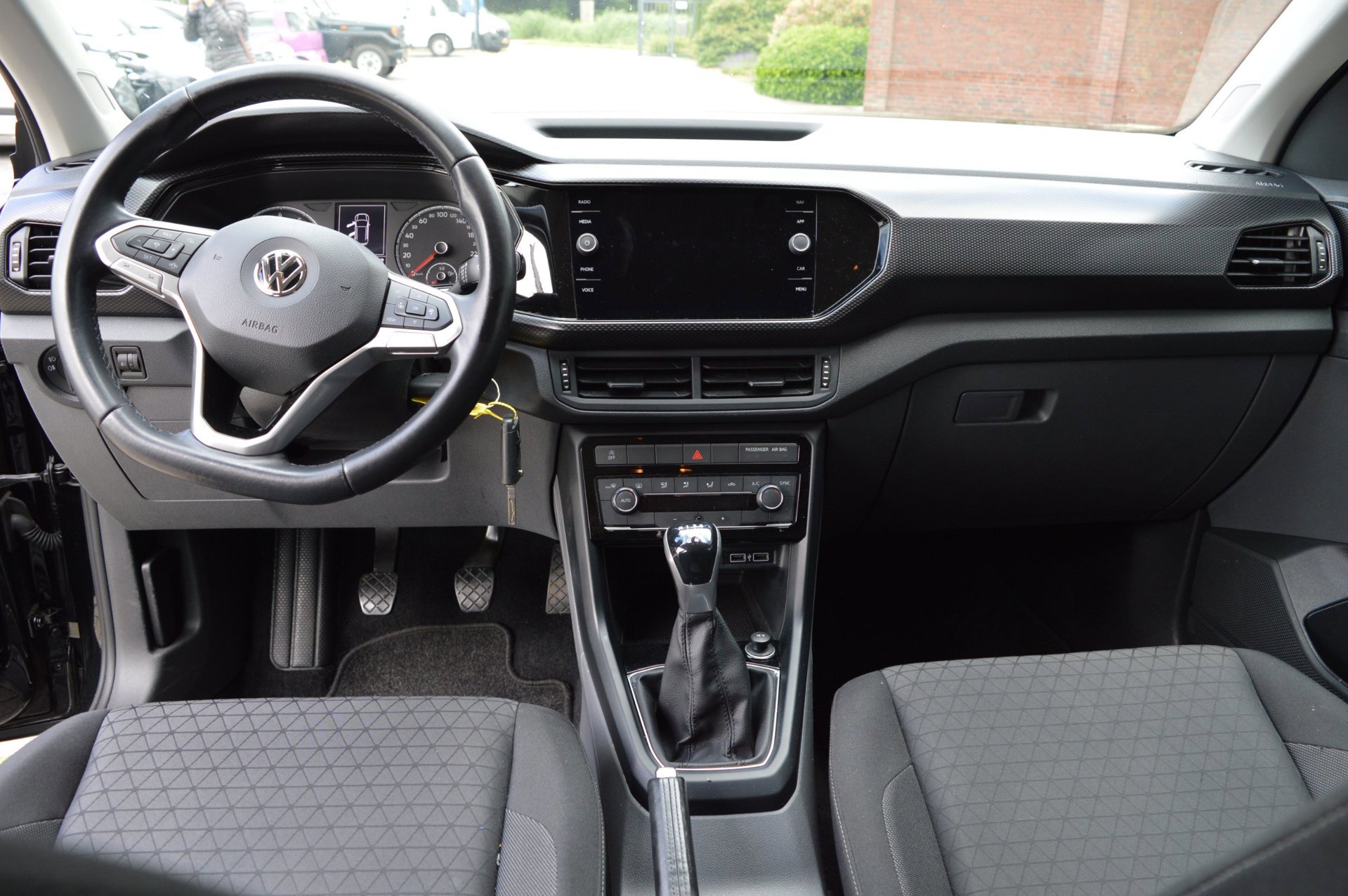 Volkswagen T-Cross 1.0 TSI Life (2020), foto 10