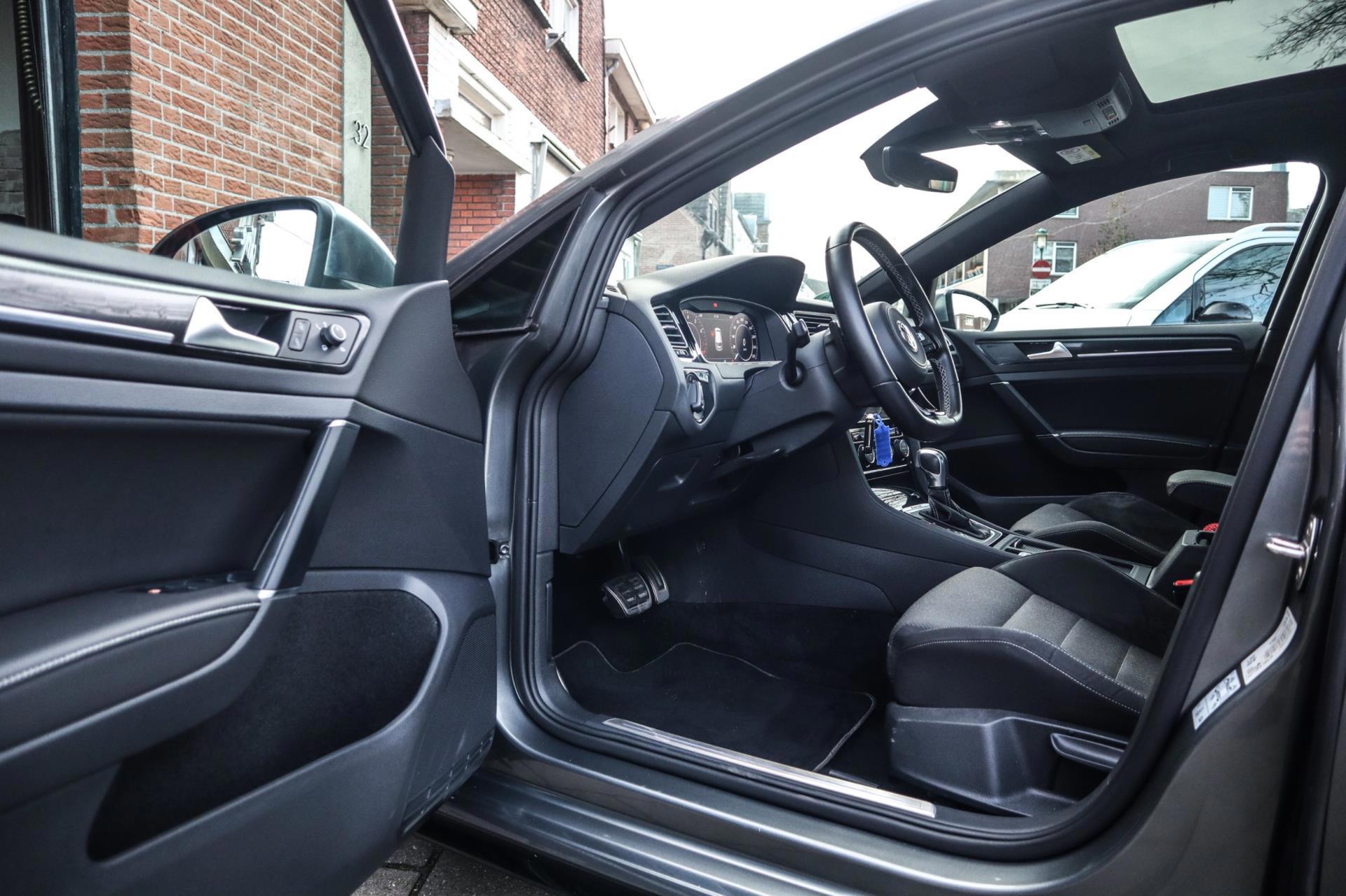 Volkswagen Golf 2.0 TSI 301PK 4Motion R (2019), foto 16