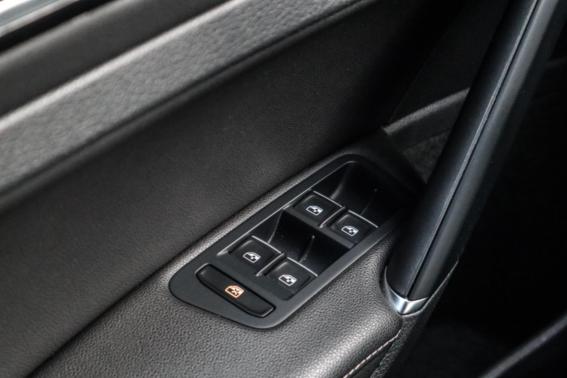 Volkswagen Golf 2.0 TSI 301PK 4Motion R (2019), foto 24