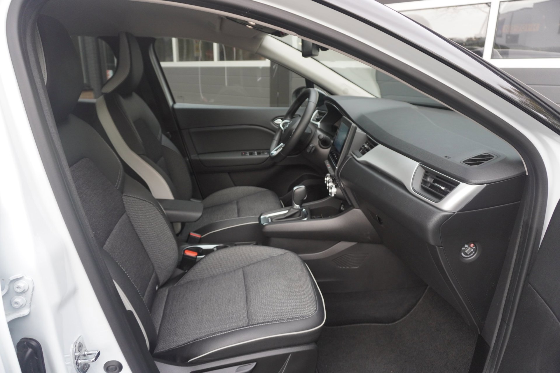 Renault Captur 1.6 E-Tech Hybrid 145 Zen Aut (2022), foto 8