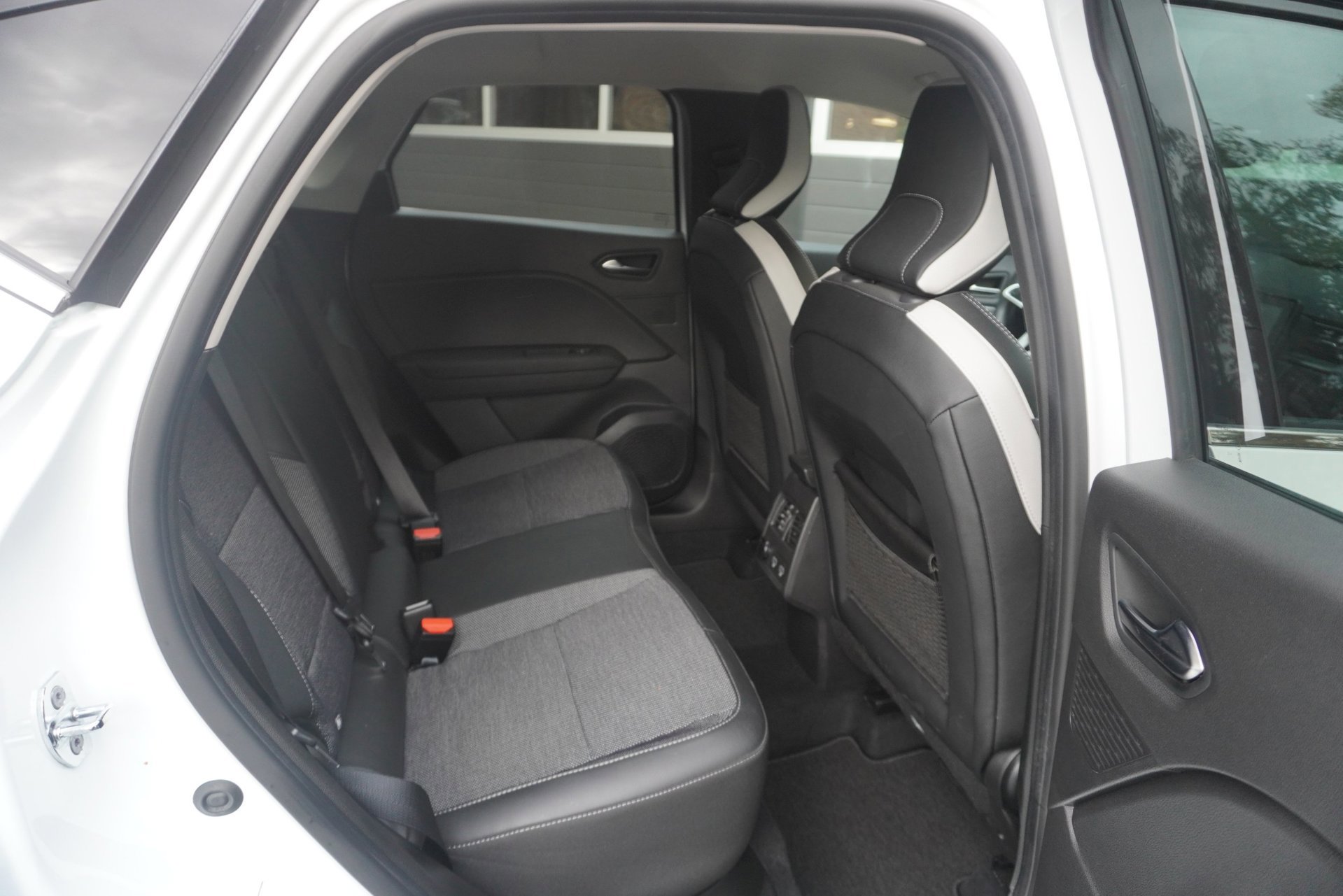 Renault Captur 1.6 E-Tech Hybrid 145 Zen Aut (2022), foto 9