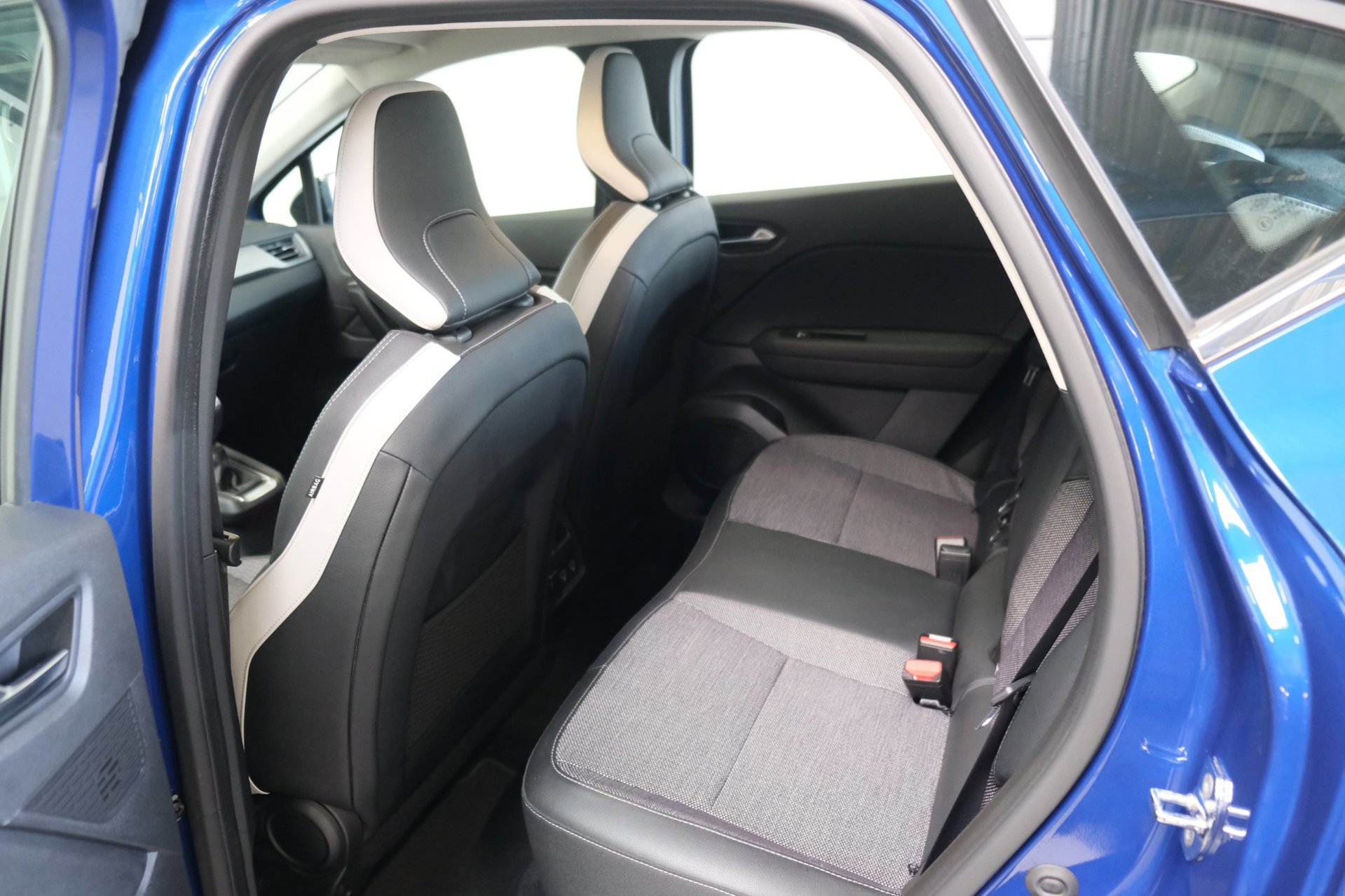 Renault Captur 1.3 TCe 140 Business Zen (2021), foto 11