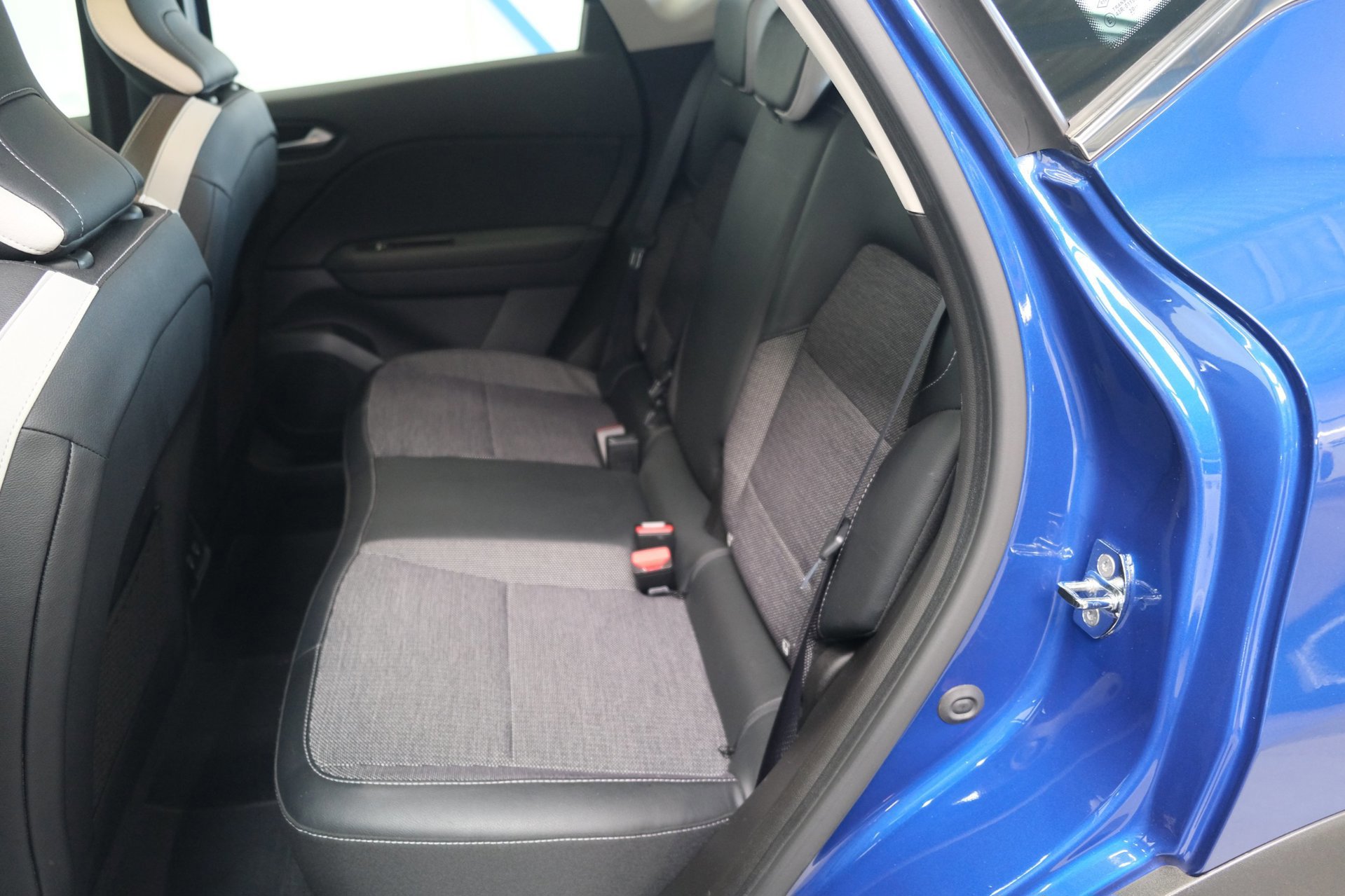 Renault Captur 1.3 TCe 140 Business Zen (2021), foto 10
