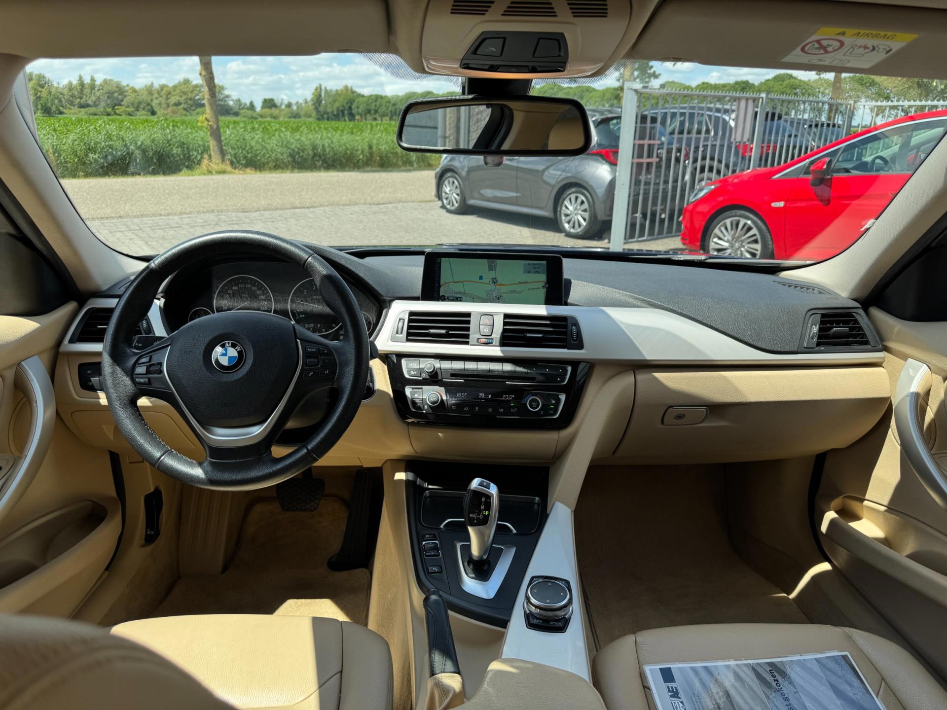 BMW 3-Serie 320i High Executive 184 PK (2017), foto 2