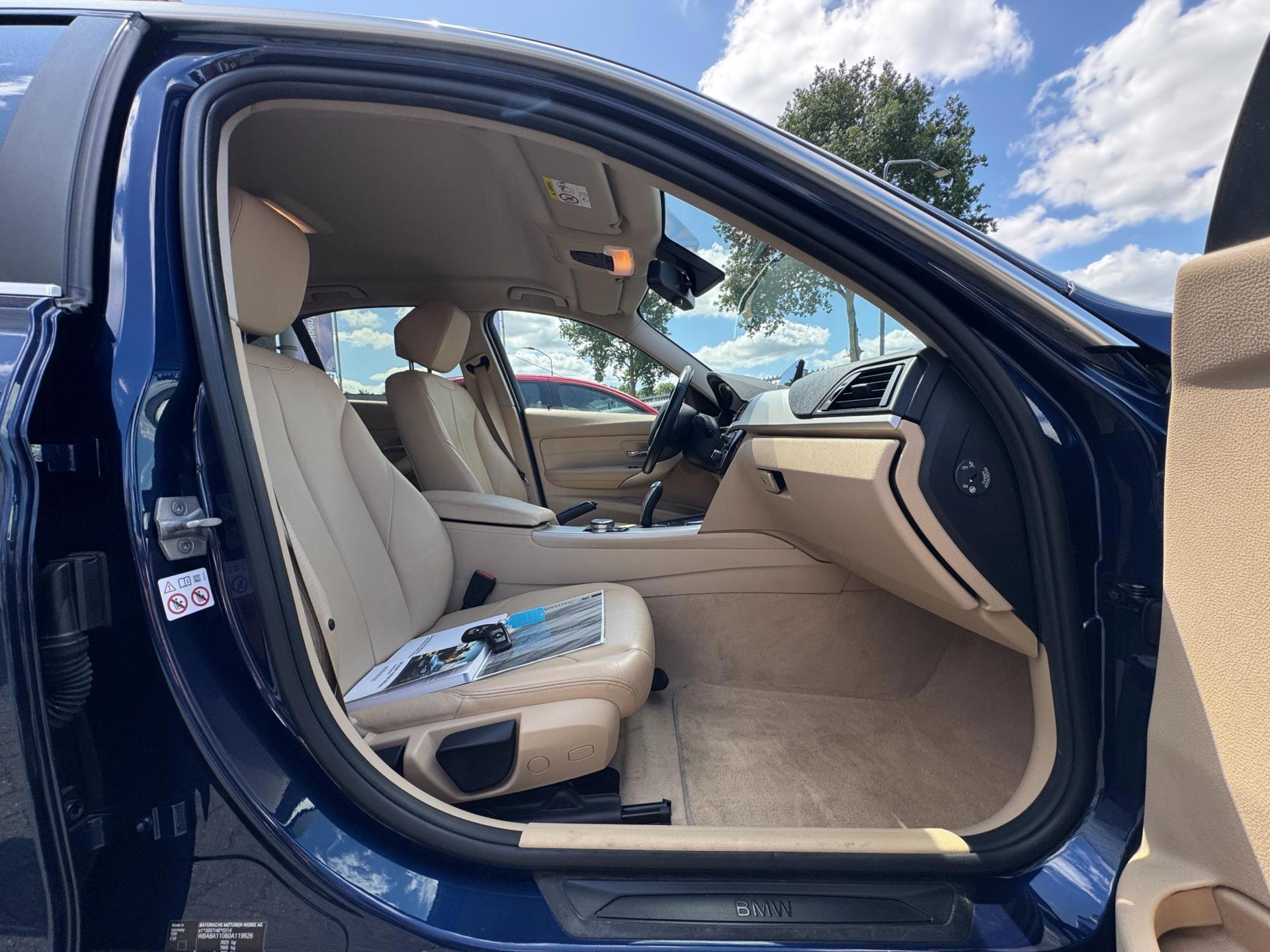BMW 3-Serie 320i High Executive 184 PK (2017), foto 28
