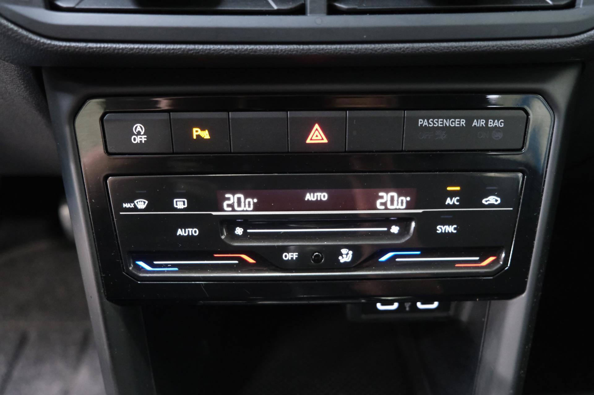 Volkswagen T-Cross 1.0 TSI Life (2021), foto 14