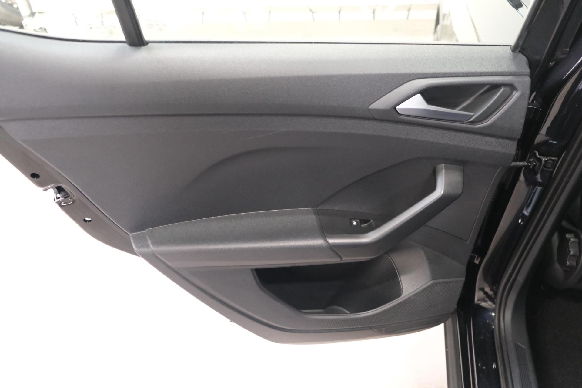 Volkswagen T-Cross 1.0 TSI Life (2021), foto 8