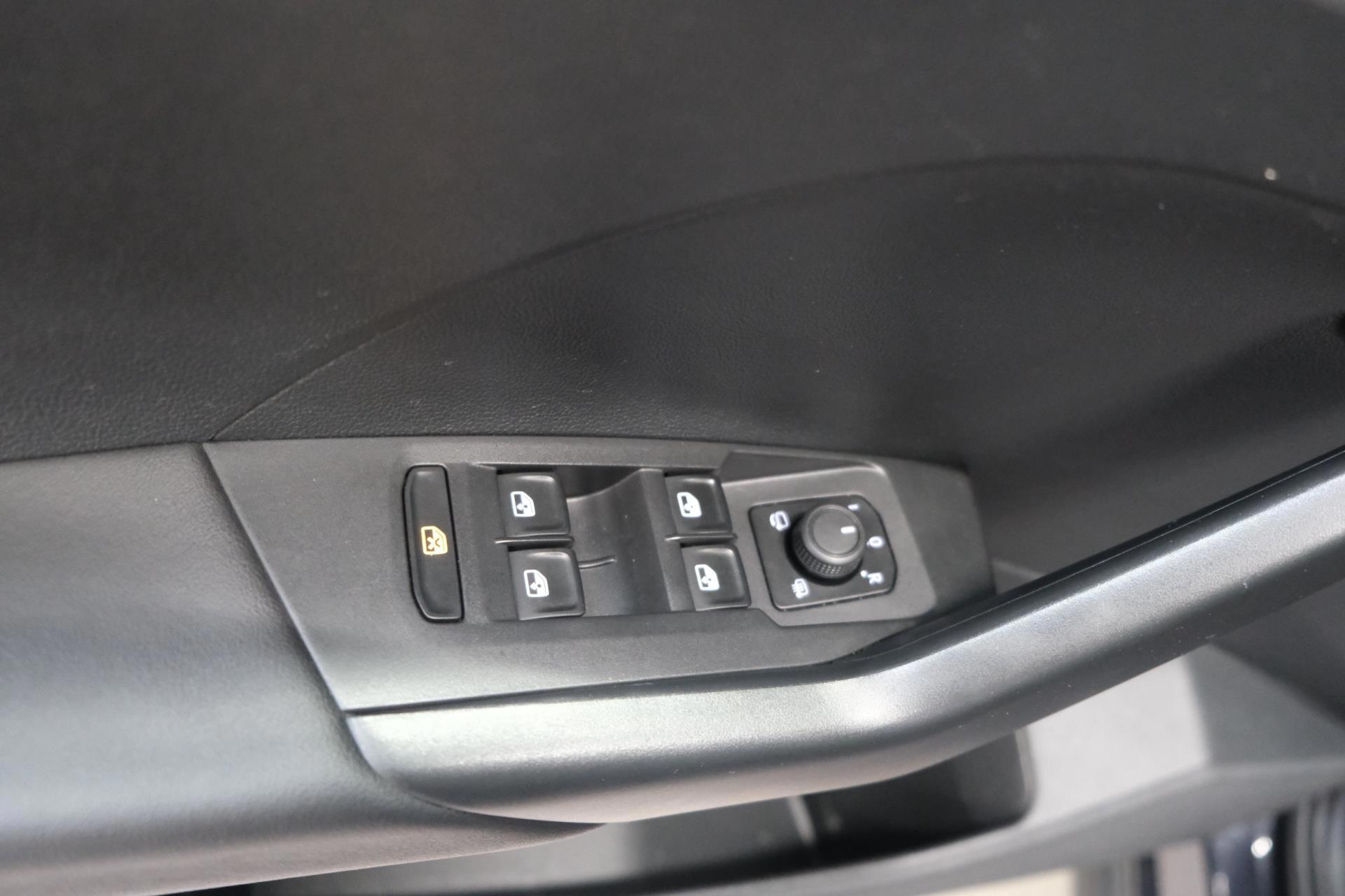 Volkswagen T-Cross 1.0 TSI Life (2021), foto 10